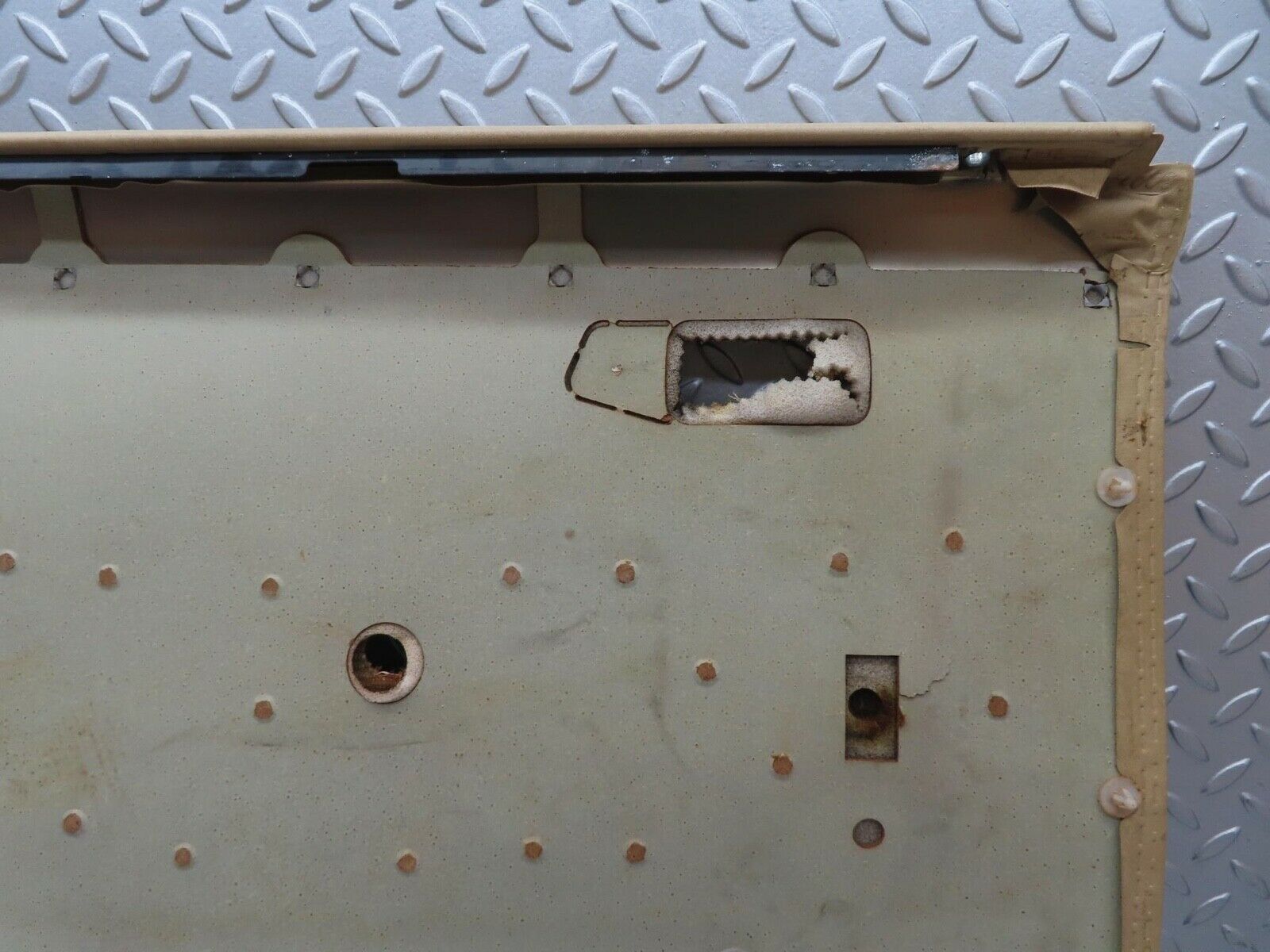 13511 Mercedes-Benz W123 200 Rear Right Door Card Cream