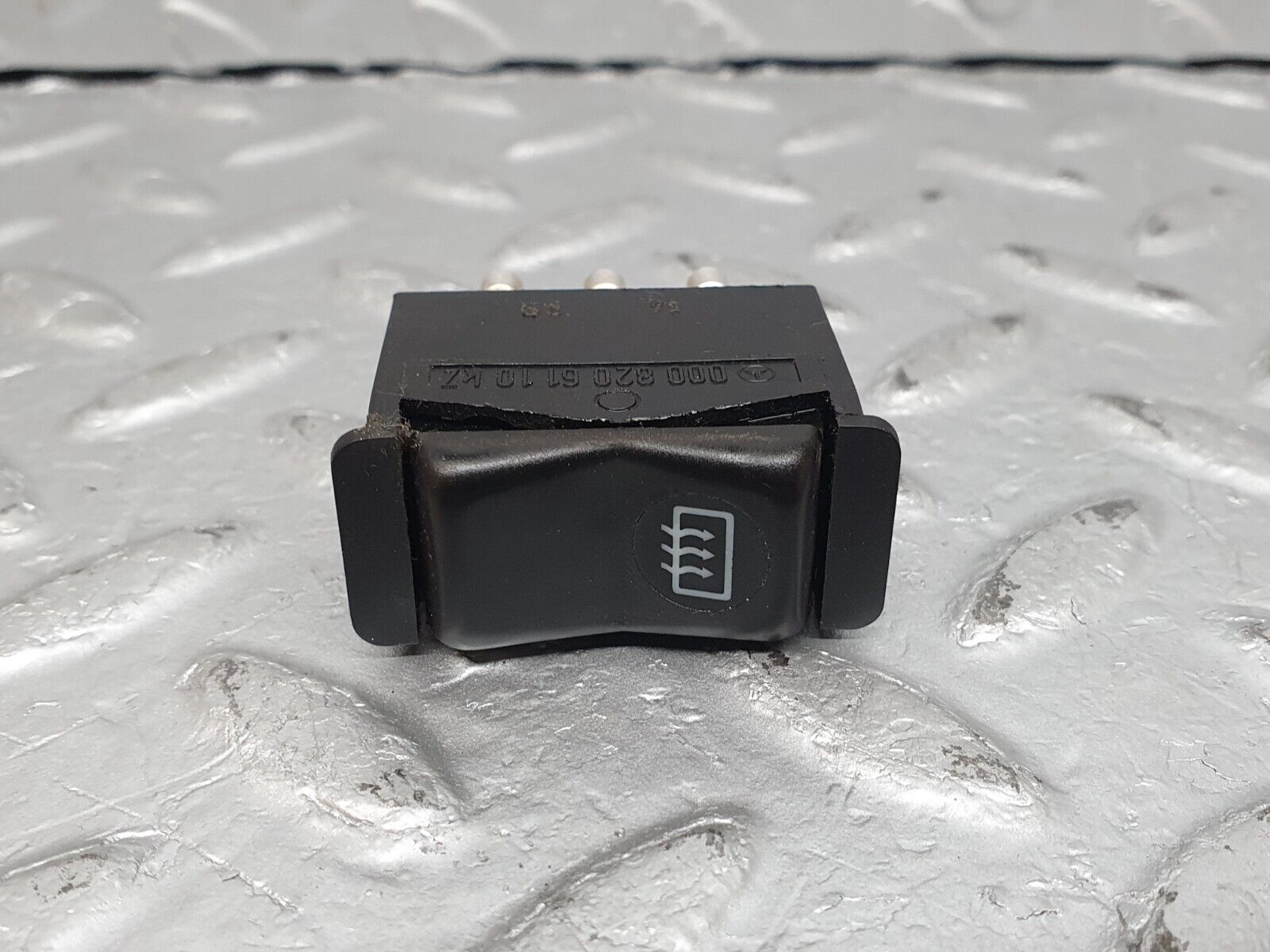 41100 Mercedes-Benz W126 300SE Rear Windscreen Defroster Switch 0008206110