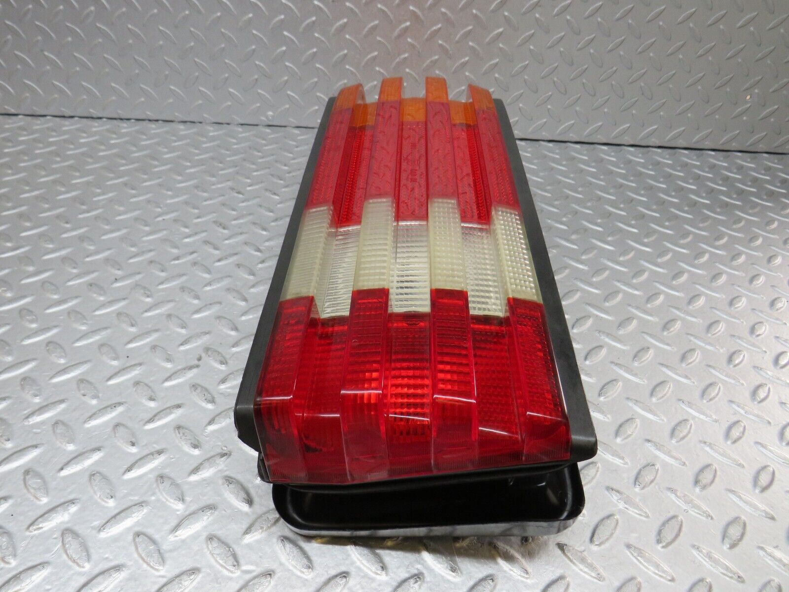 36934 Mercedes-Benz C126 420SEC Coupe Tail Light Right Side 0153316R3