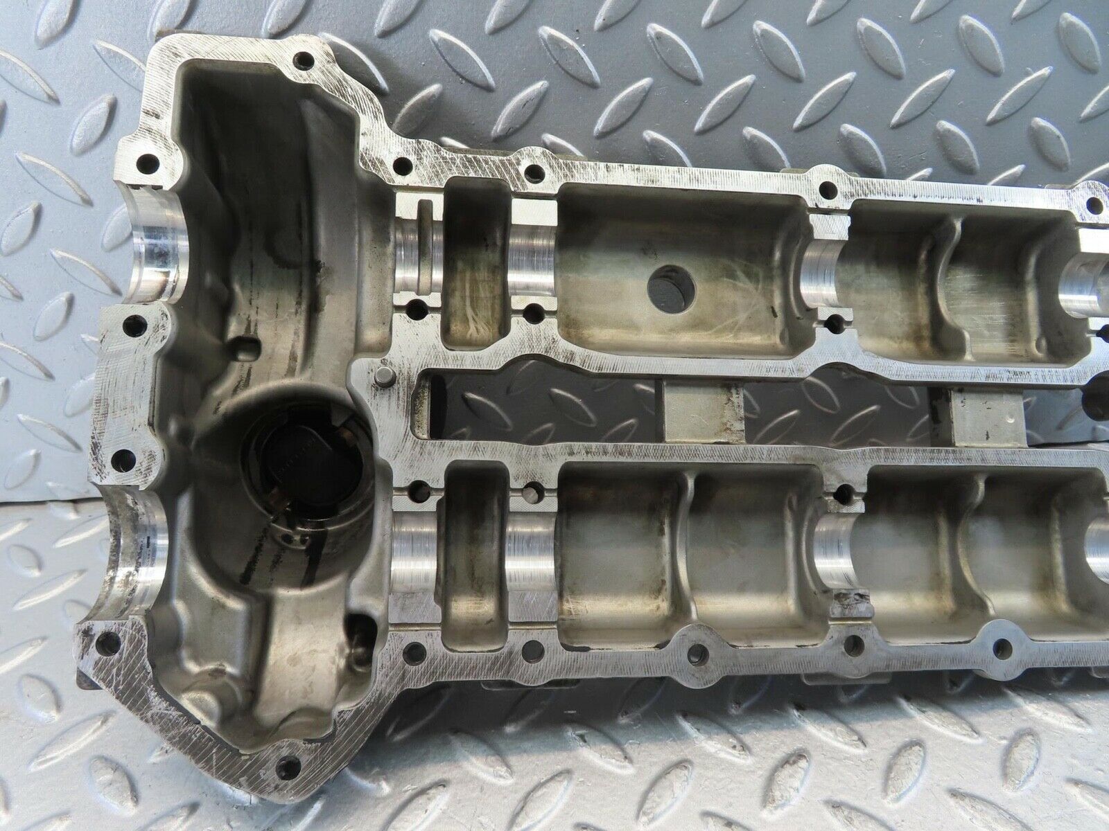 11264 Mercedes-Benz W221 S320 Cylinder Head Valve Cover 6420101130