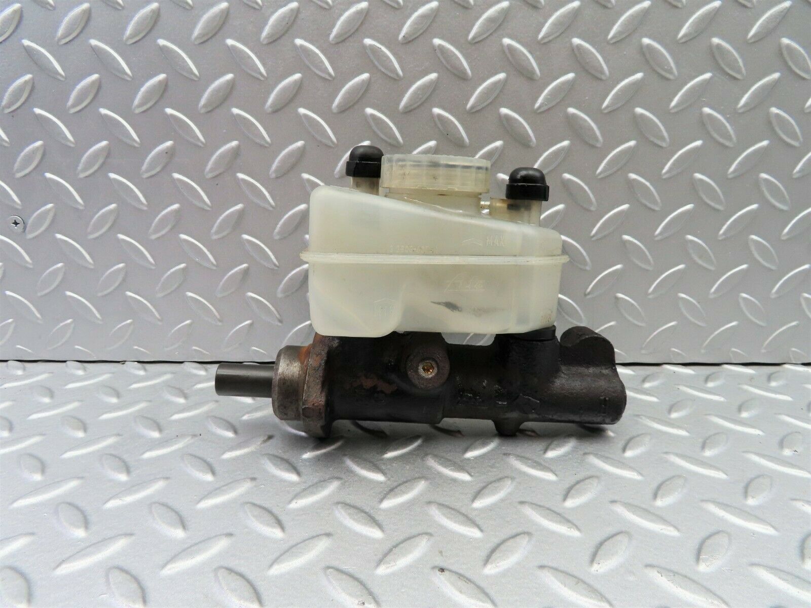 6316 Mercedes-Benz W126 380SE Master Cylinder With Reservoir