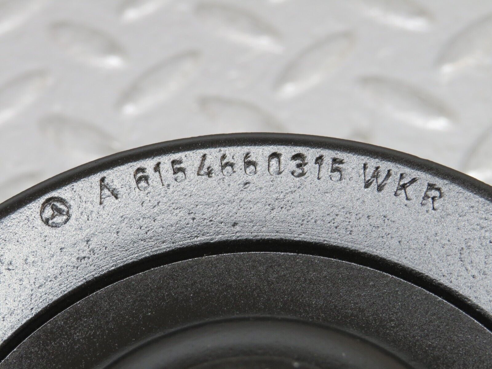 32251 Mercedes-Benz W116 350SE Power Steering Pump Pulley 6154660315