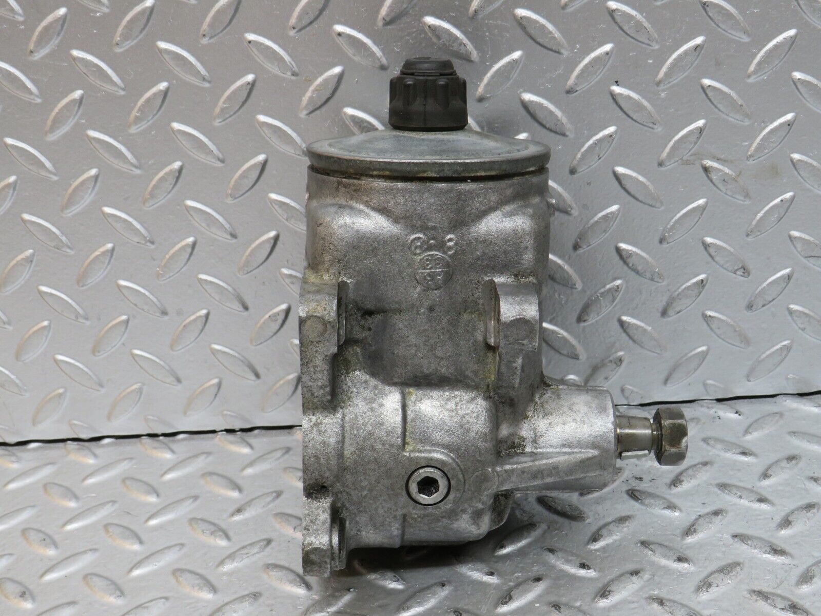 28393 Mercedes-Benz S123 240D Wagon Power Steering Pump 1264601580