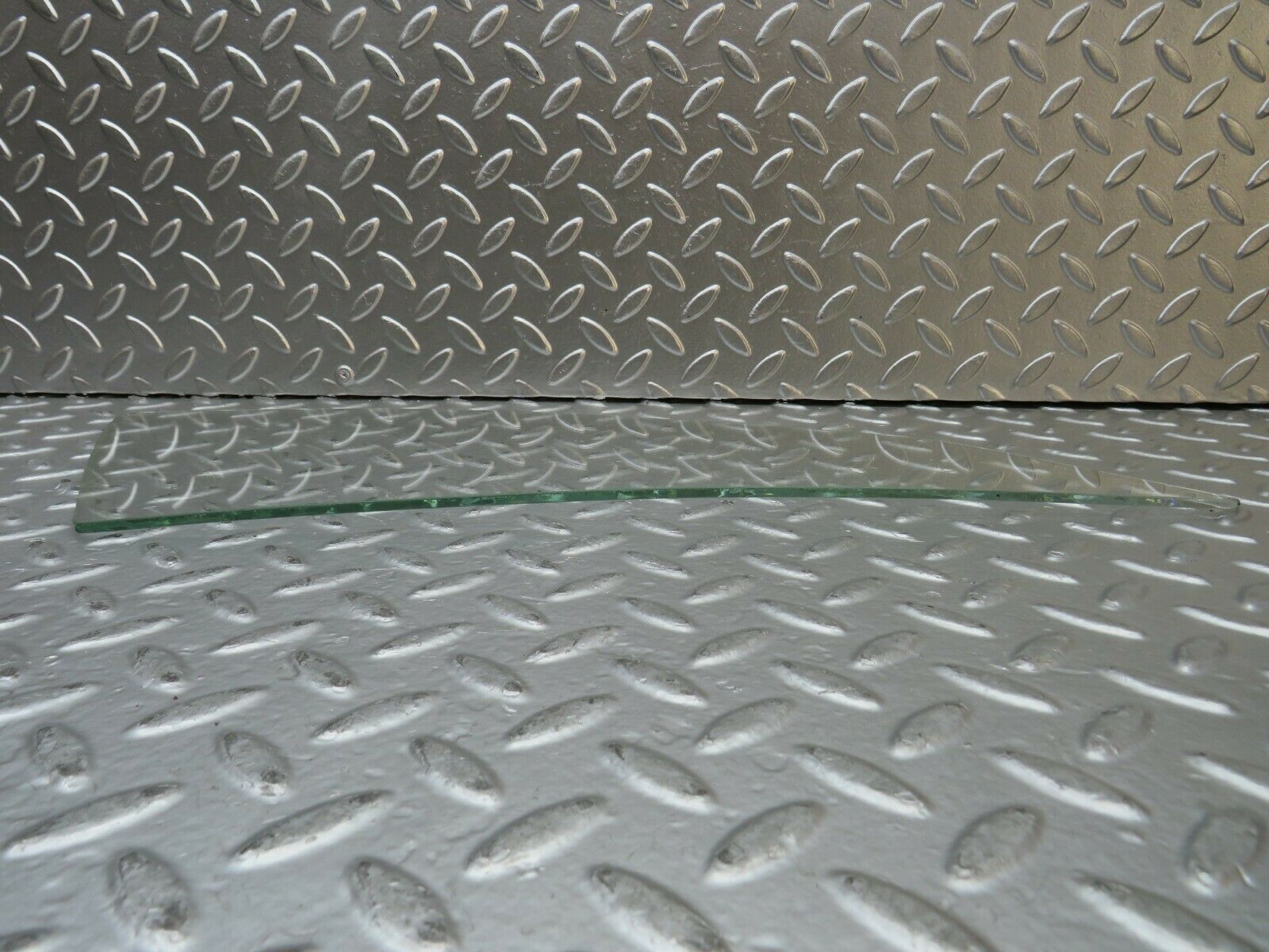 22854 Mercedes-Benz C107 450SLC Coupe Rear Right Quarter Window Glass