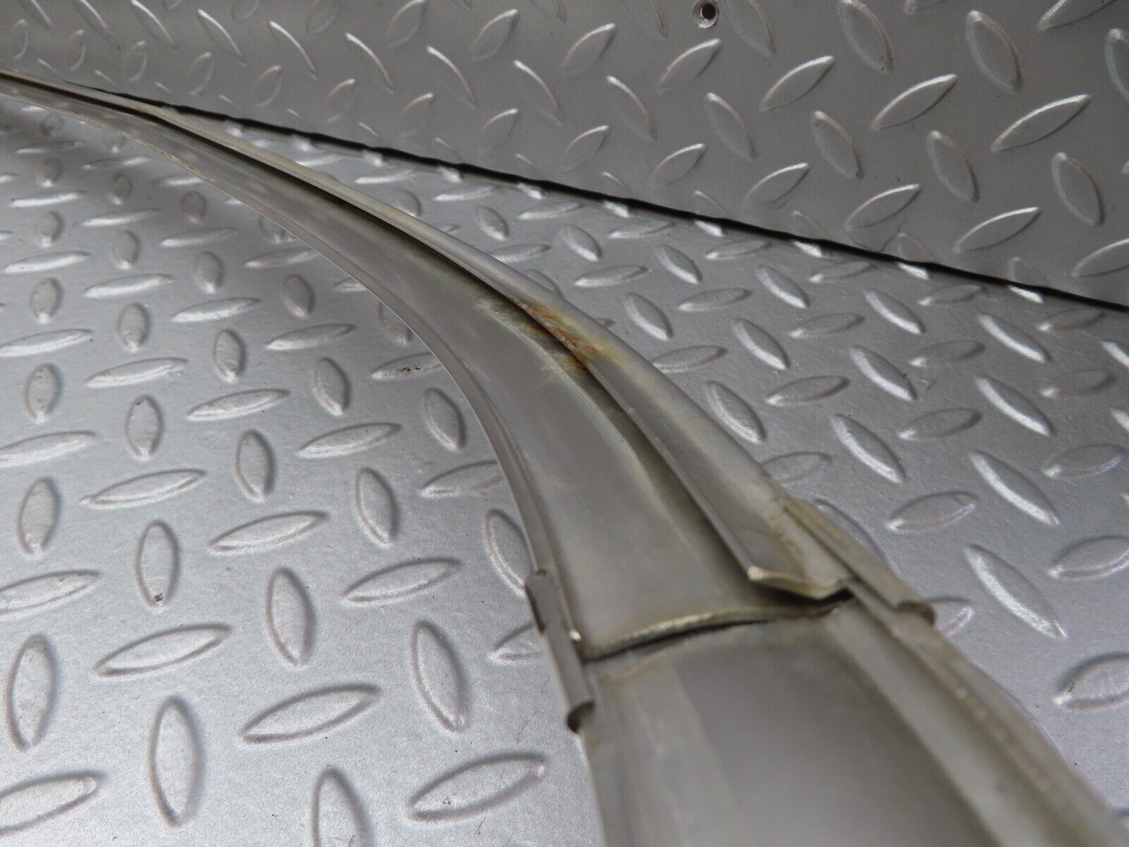 17676 Mercedes-Benz W116 450SEL Rear Windscreen Chrome Frame