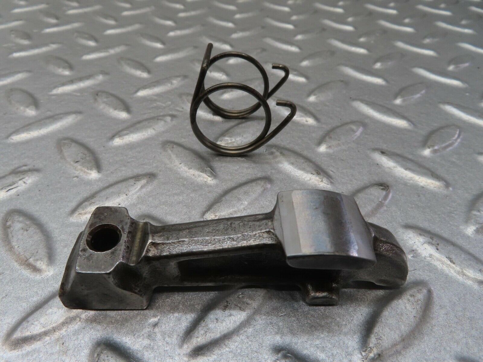 13370 Mercedes-Benz W111 230S Valve Rocker Arm With Retaining Spring