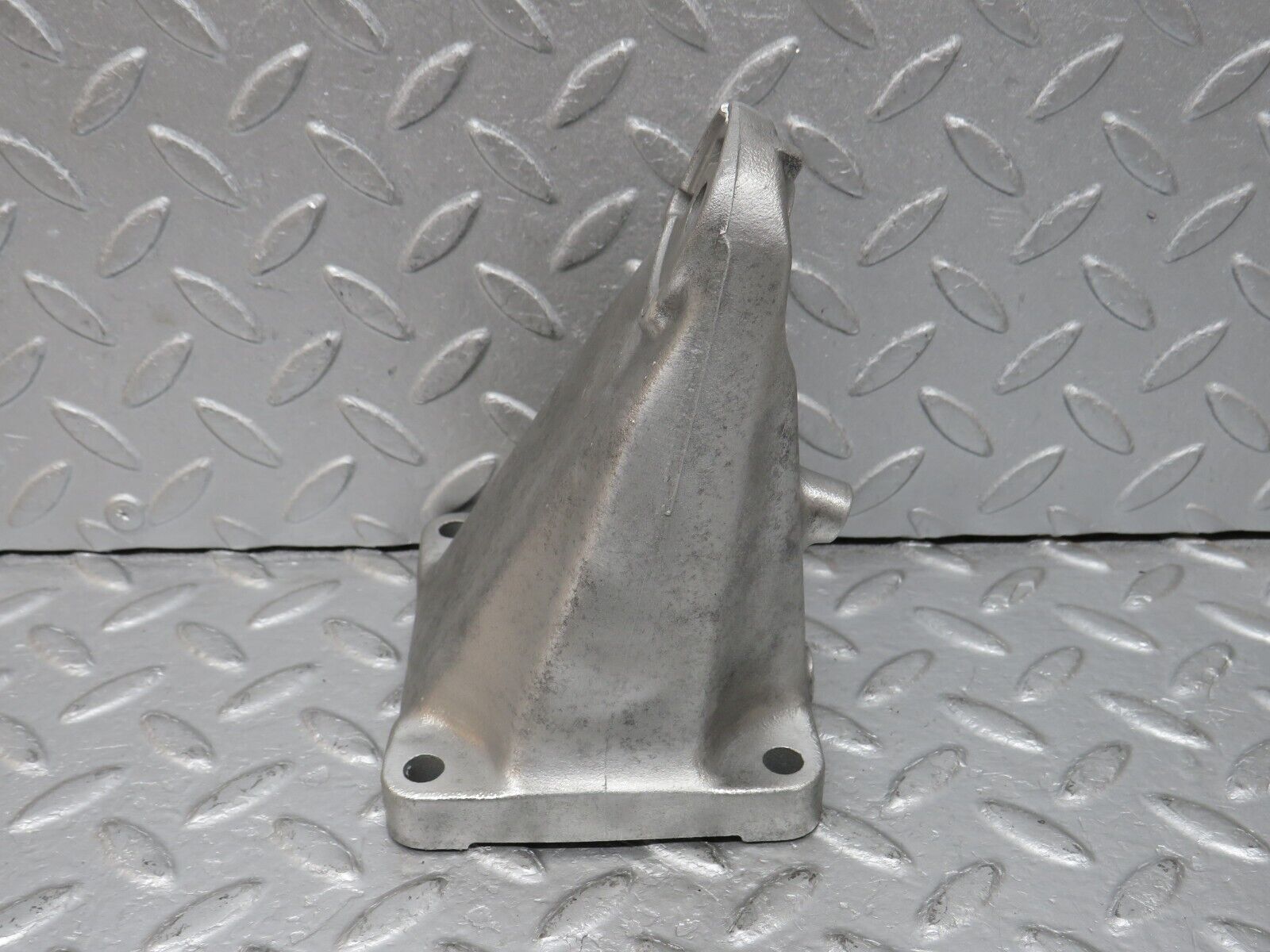 38123 Mercedes-Benz A124 320E Cabriolet Engine Mount Bracket Right 6032236204