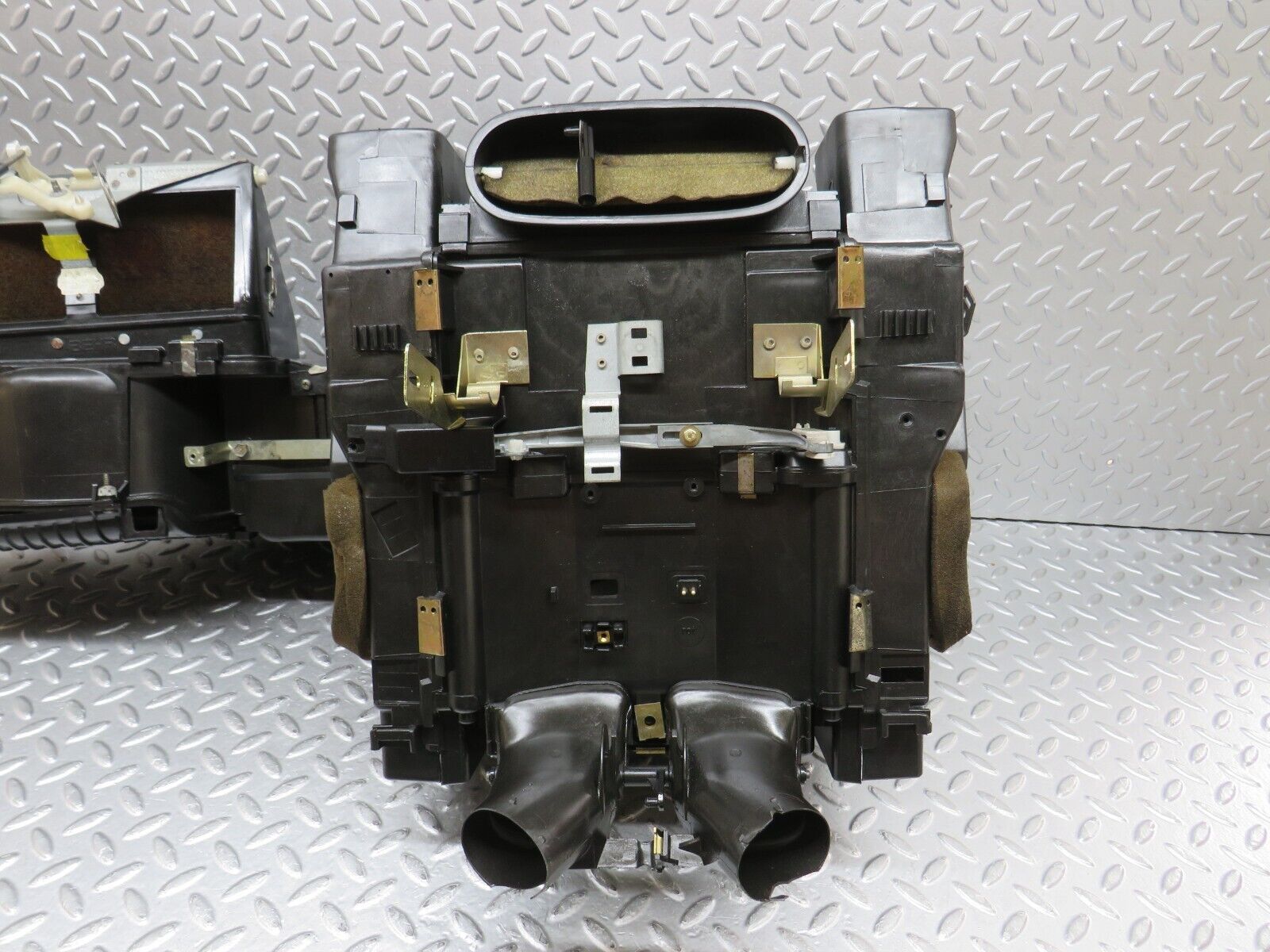 36315 Mercedes-Benz W126 420SE Heater Box Blower Housing Behr