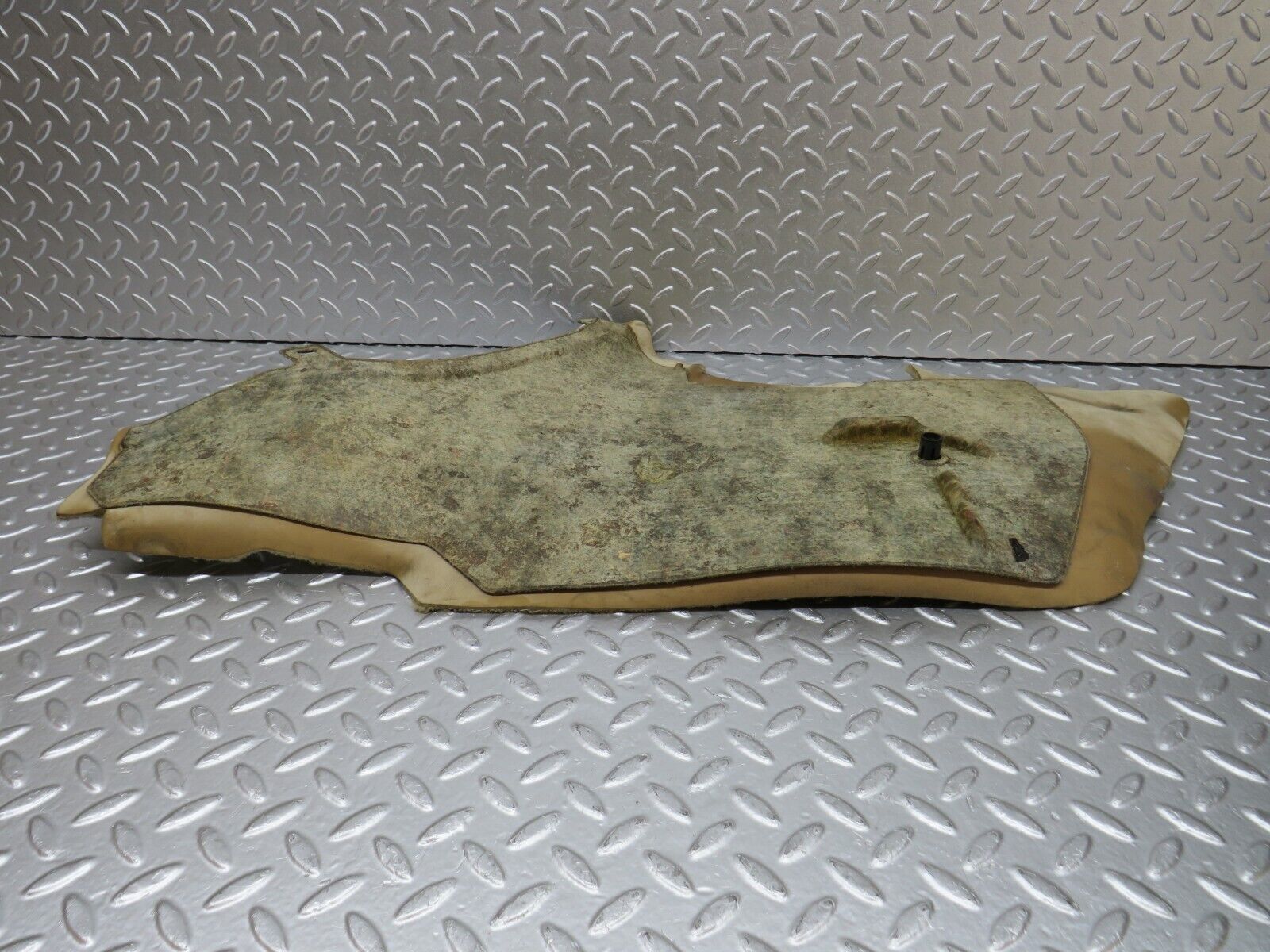 34157 Mercedes-Benz W124 260E Centre Console Carpet Left Side Beige