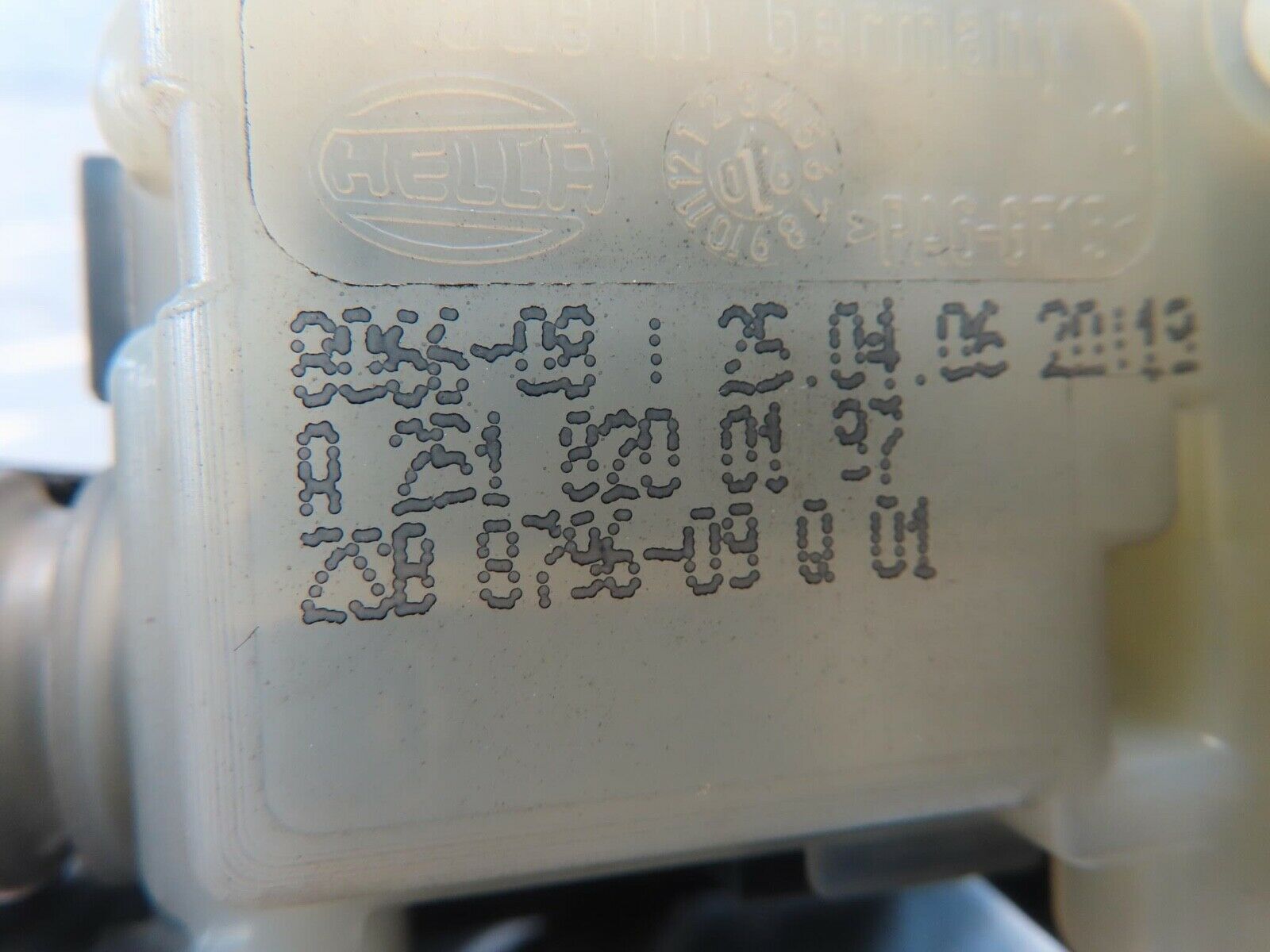 11217 Mercedes-Benz W221 S320 Fuel Tank Flap Cap Lock 2518200197