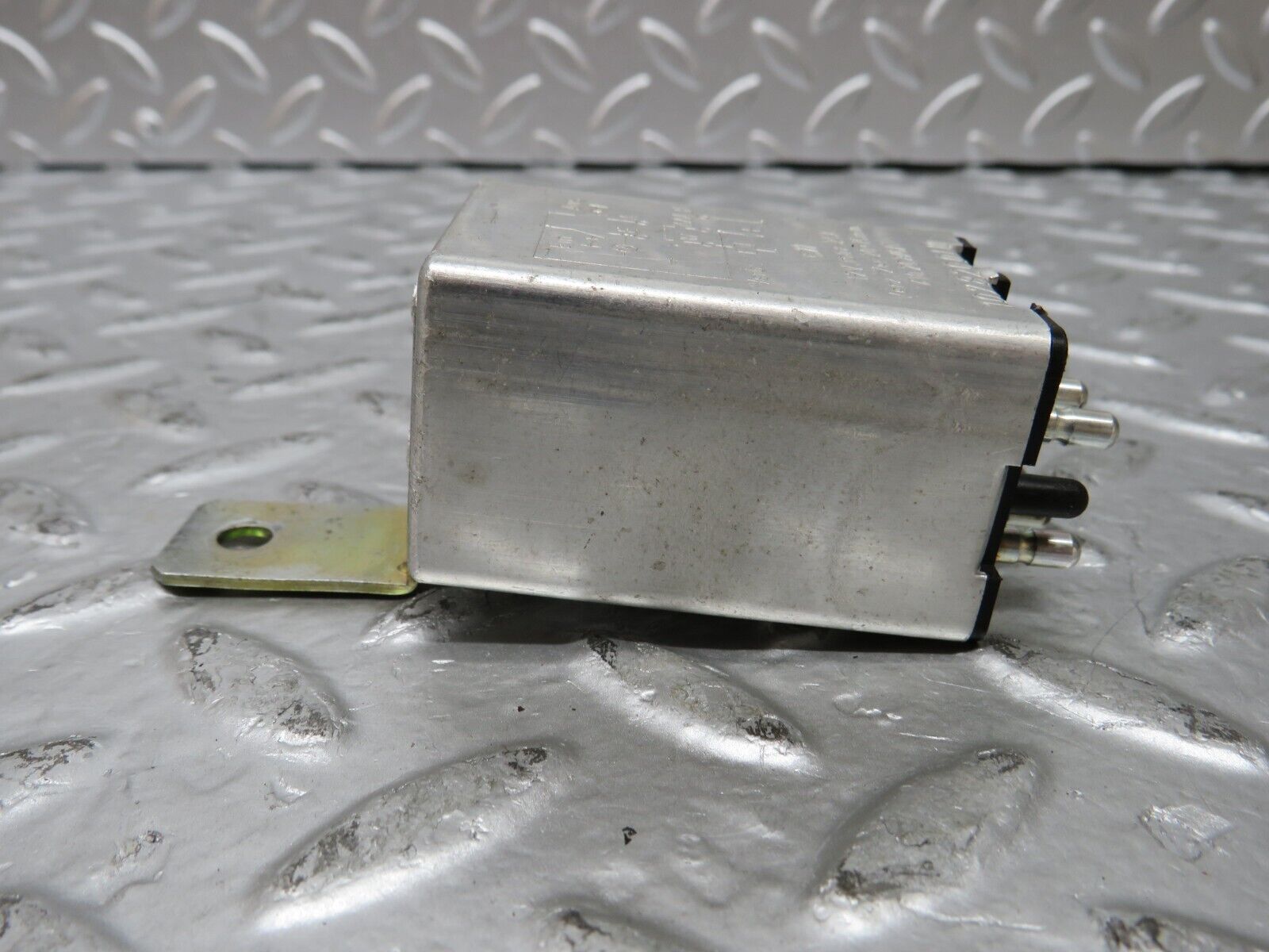 26201 Mercedes-Benz W116 450SE Heated Window Relay 1078200110