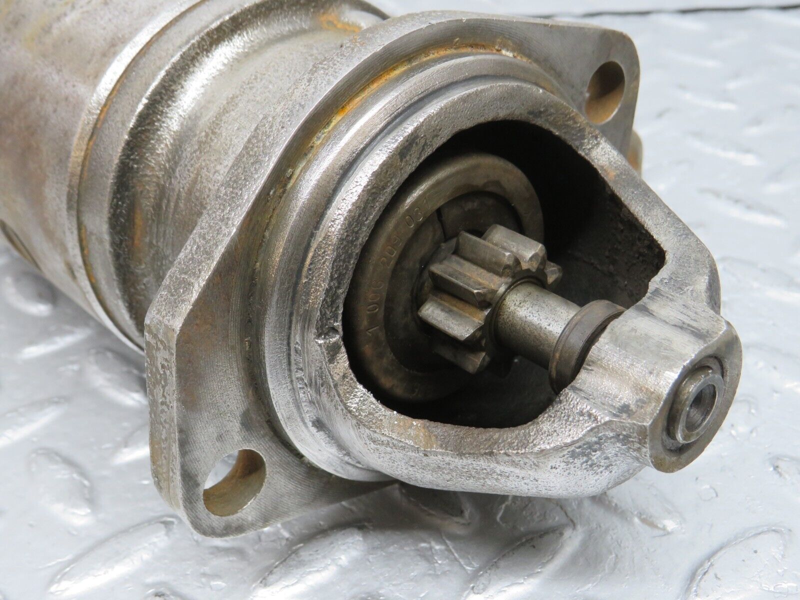 40228 Mercedes-Benz W110 230 Starter Motor Bosch 0001208001 0331302003