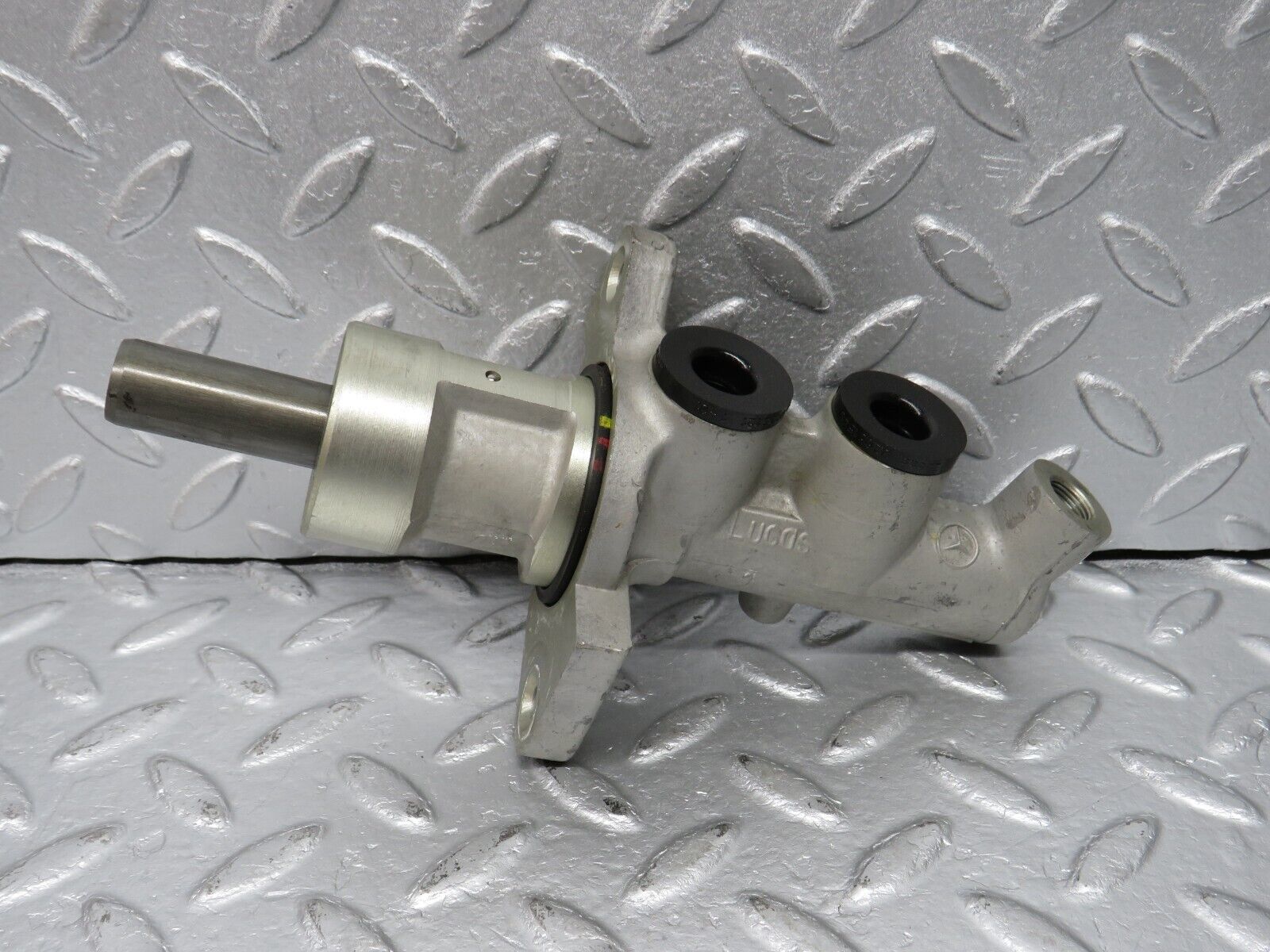 39435 Mercedes-Benz R129 320SL Coupe Brake Master Cylinder Lucas