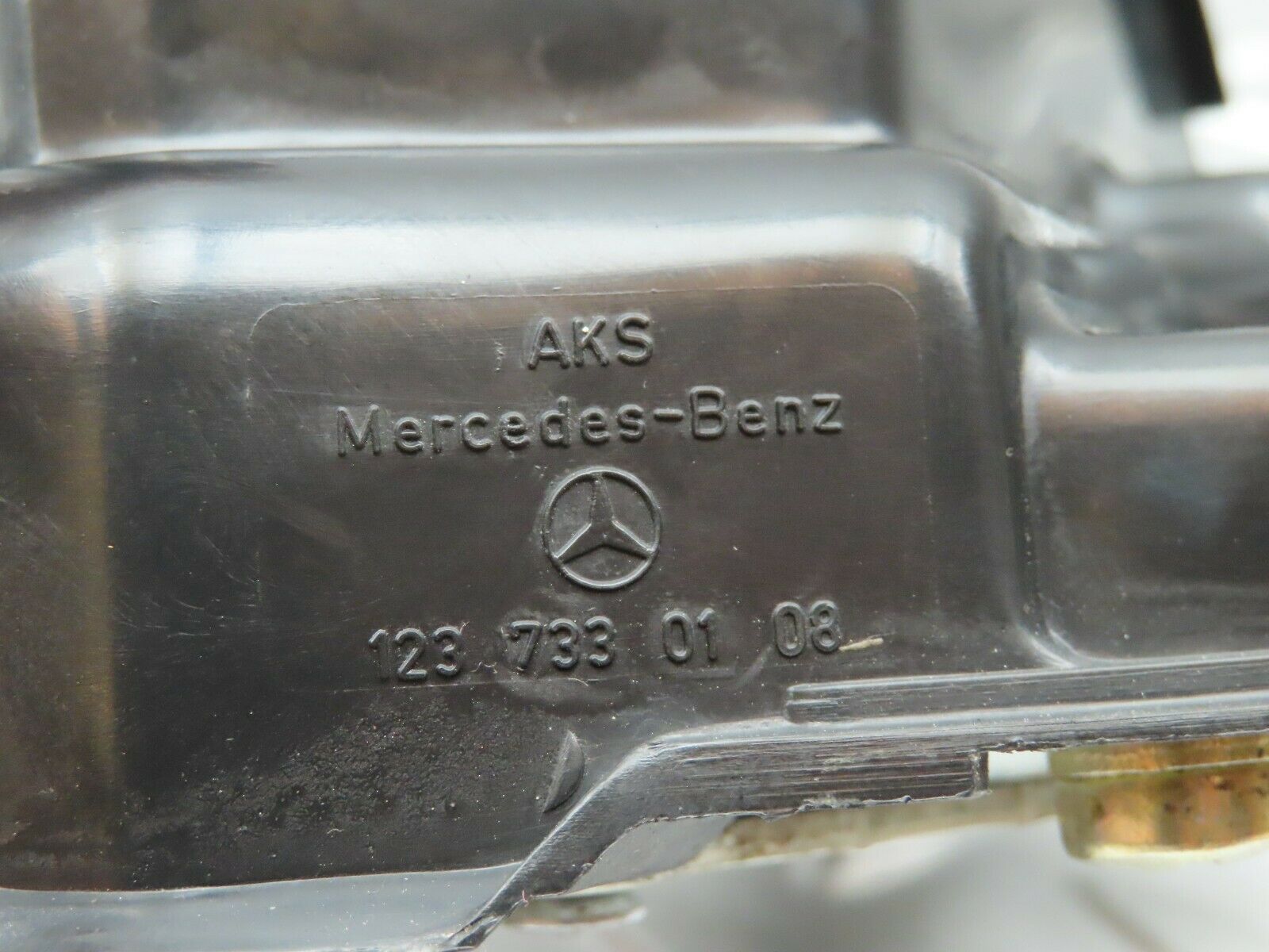 3703 Mercedes-Benz S123 200T Wagon Rear Left Door Lock Mechanism 1237330108