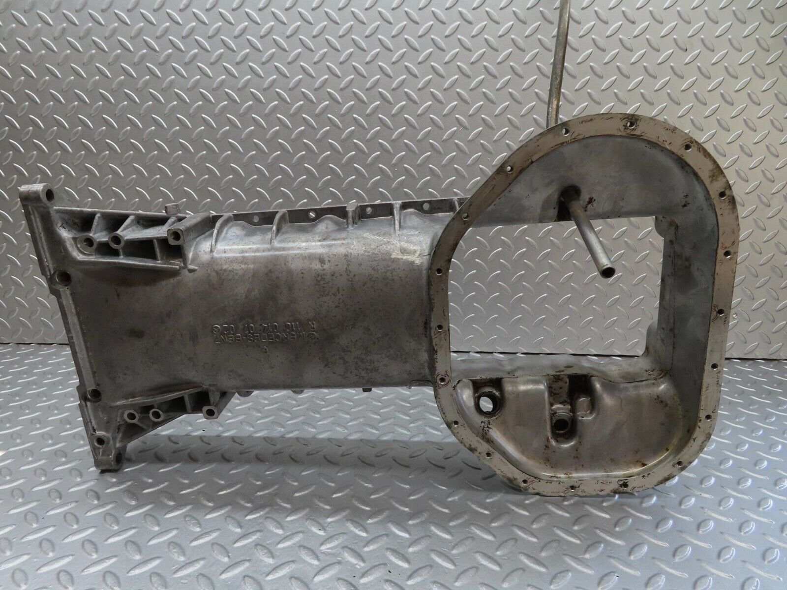 16015 Mercedes-Benz W123 280E Oil Pan Oil Sump 1100140702