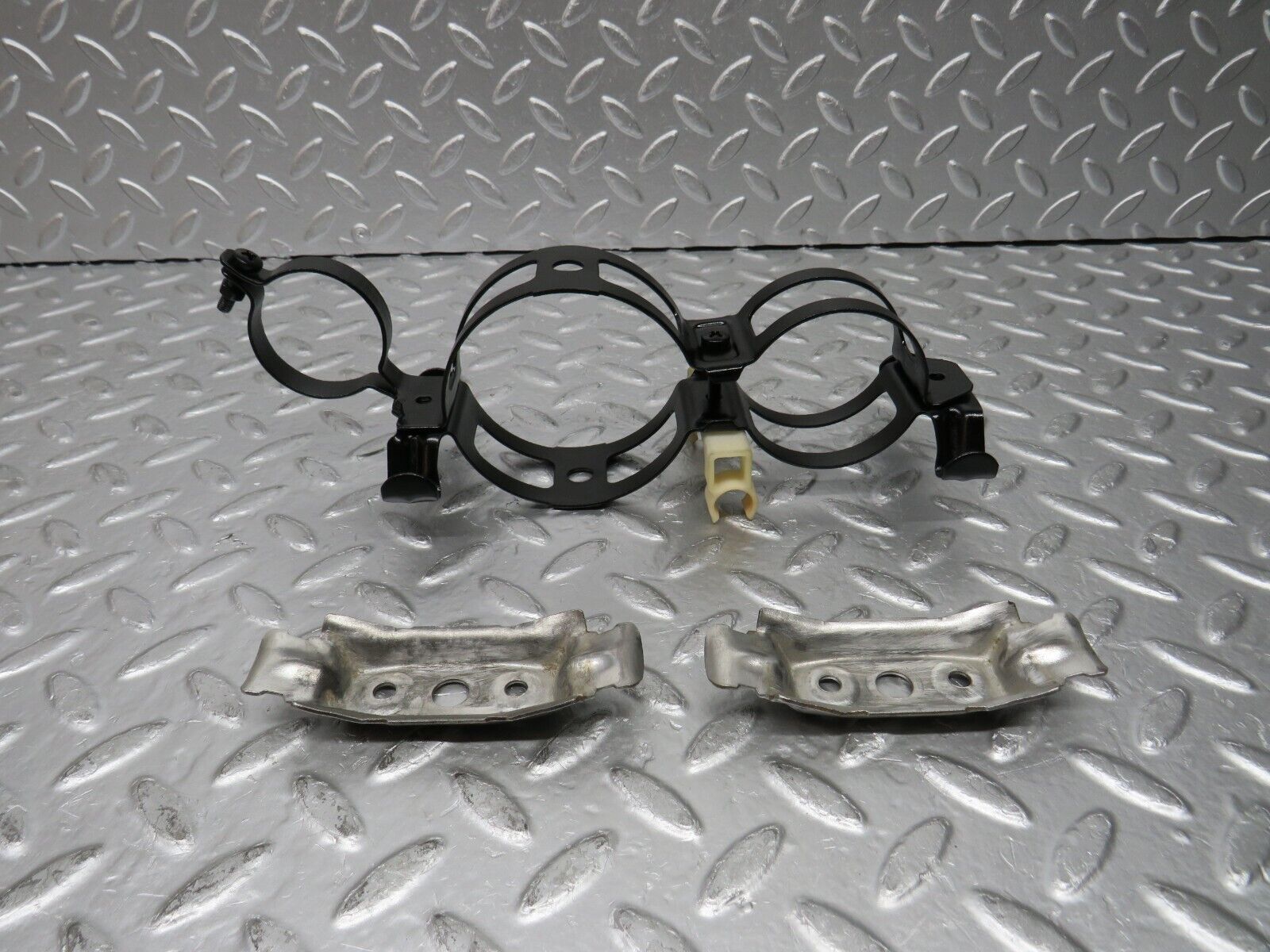 30384 Mercedes-Benz W124 230E Fuel Pump Fuel Filter Bracket Holder