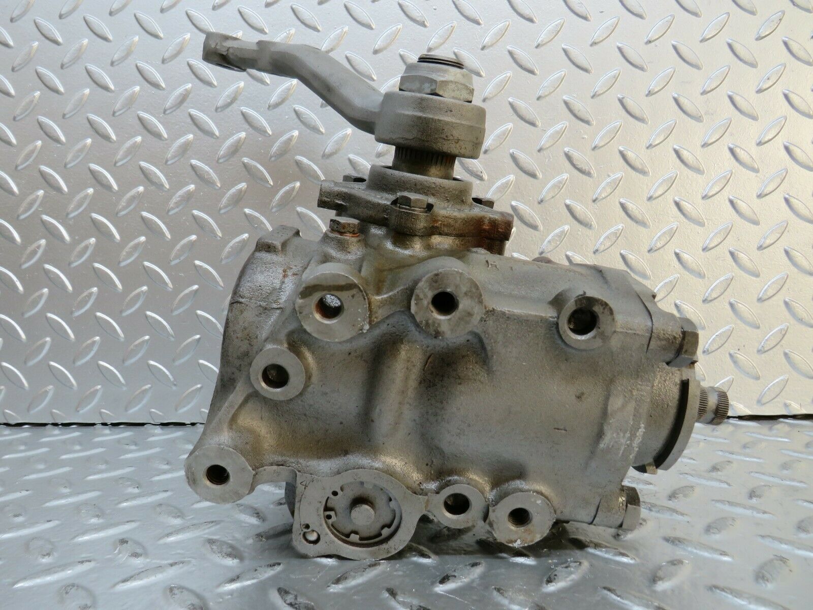 23634 Mercedes-Benz W114 280E Steering Box RHD 1074610601