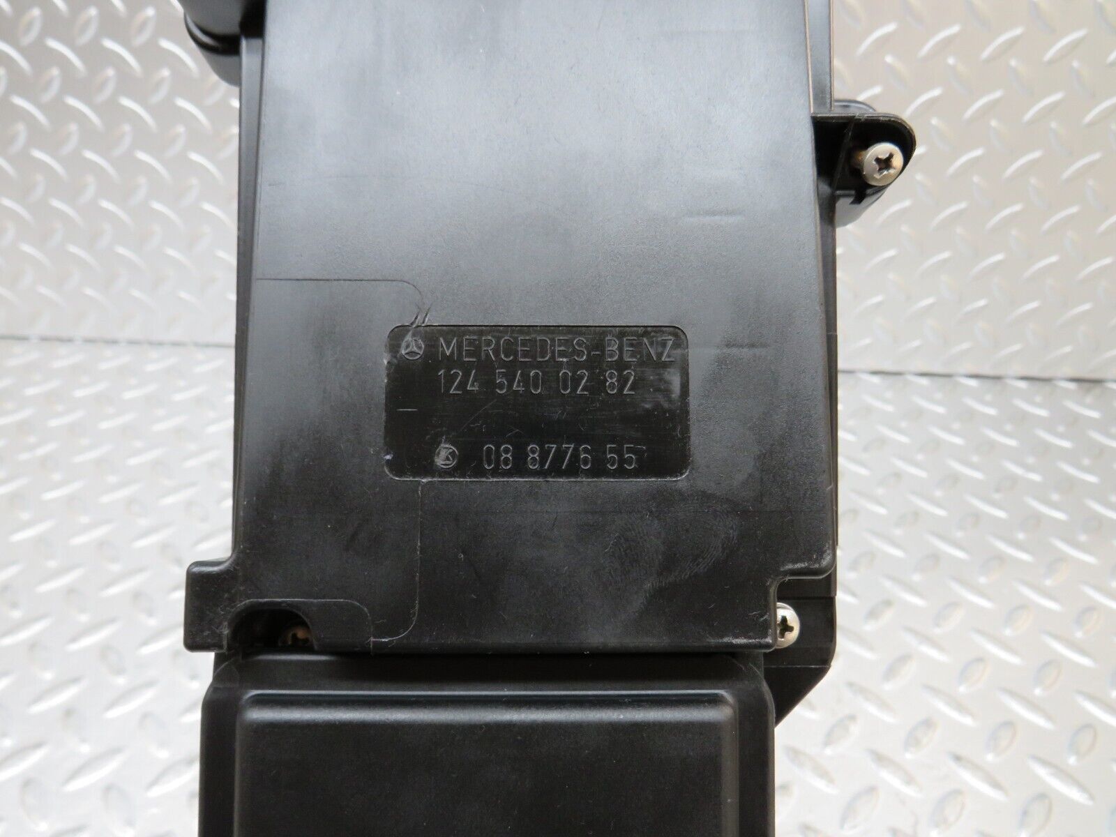 26581 Mercedes-Benz C124 220CE Coupe Fuse Box 1245401850 1245400282