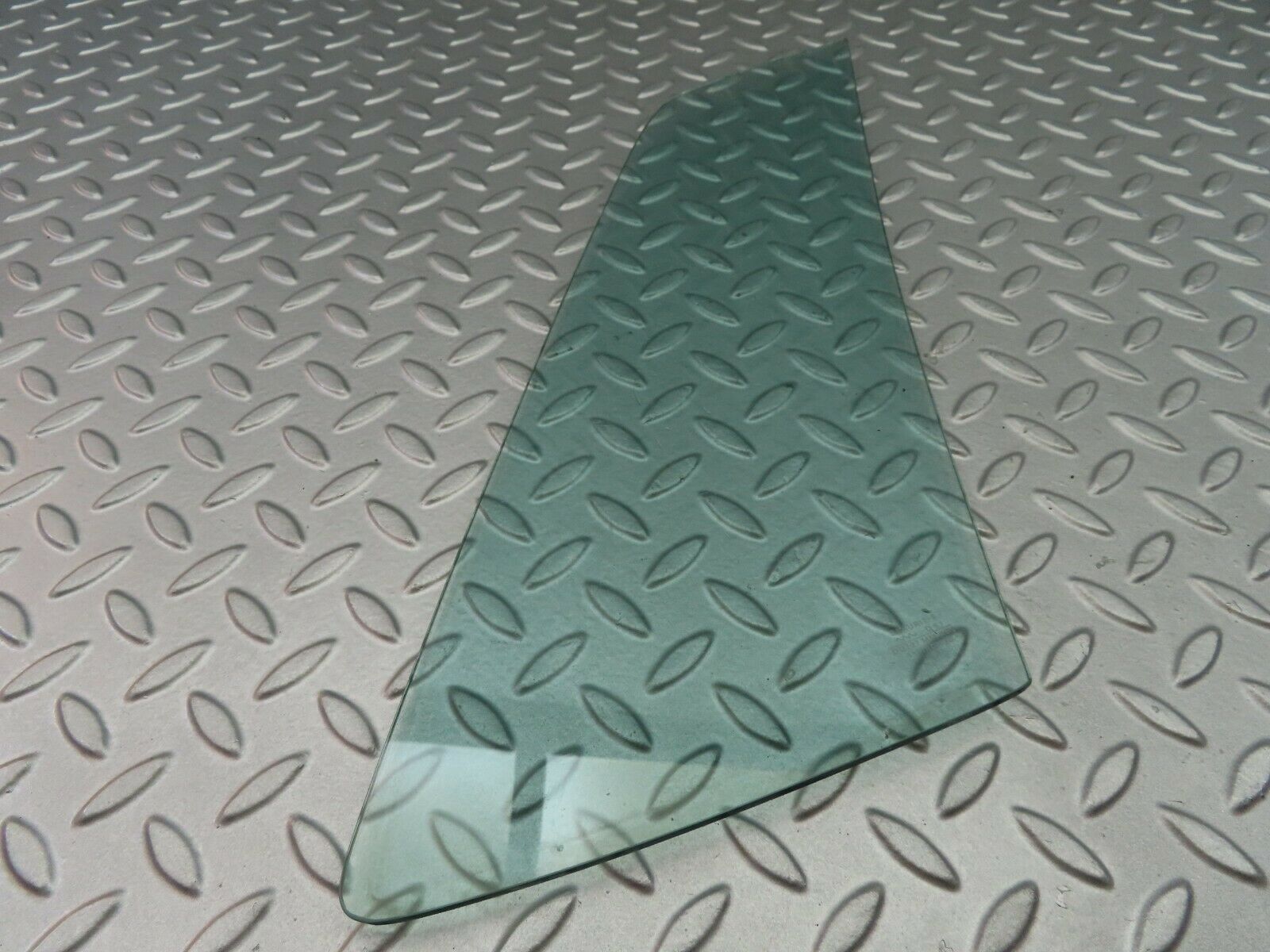 6924 Mercedes-Benz C107 350SLC Coupe Rear Left Quarter Window Glass