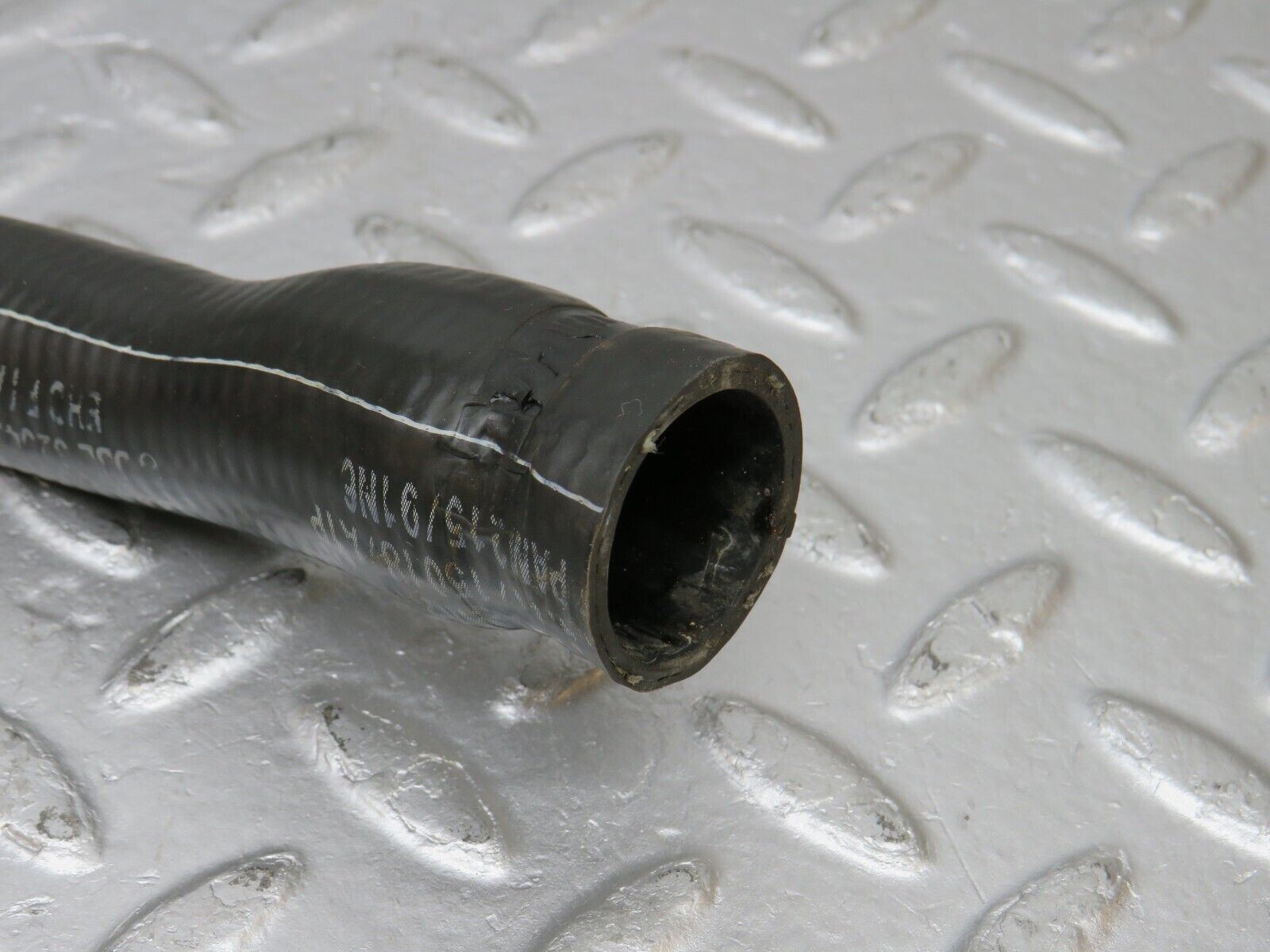 39690 Mercedes-Benz R129 320SL Coupe Radiator Lower Hose Pipe 1295012582