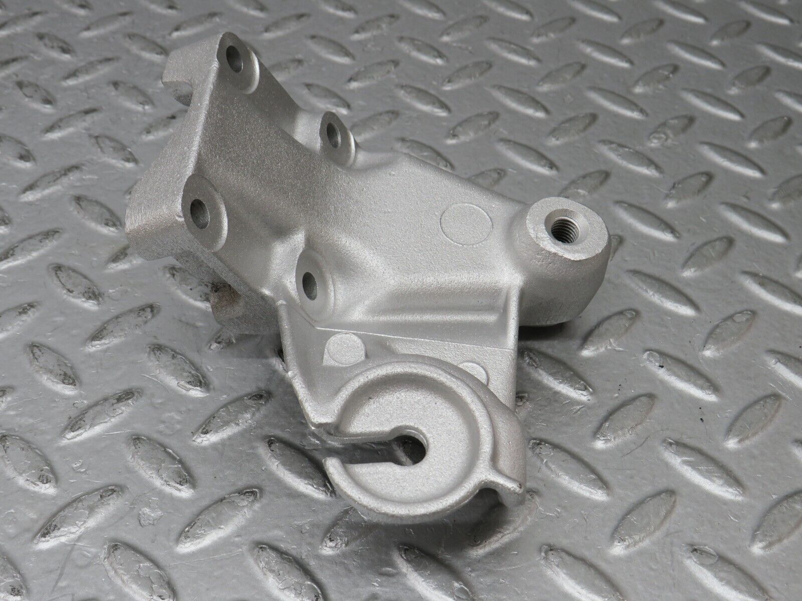 36352 Mercedes-Benz W126 420SE Engine Mount Bracket Right Side 1162235504