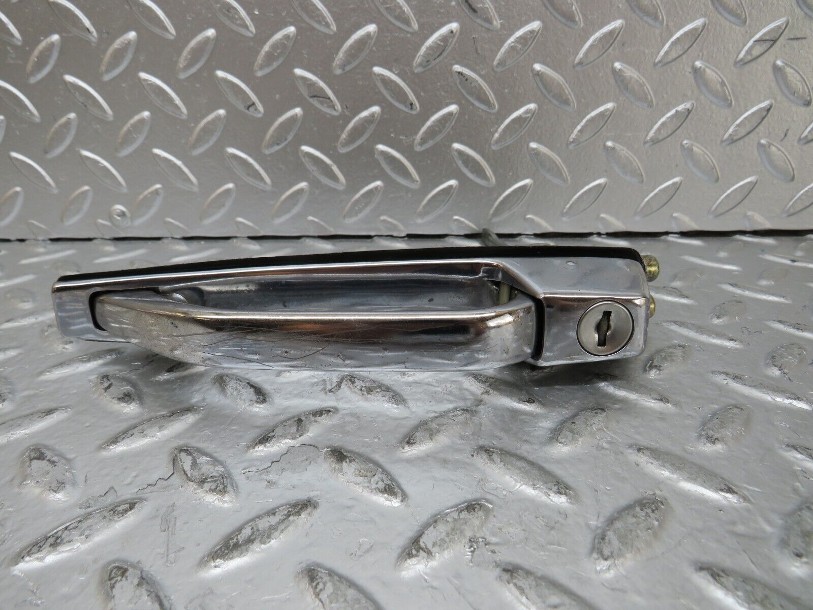 26081 Mercedes-Benz W116 450SE Chrome Door Handle Fr. Right No Key 1167600159