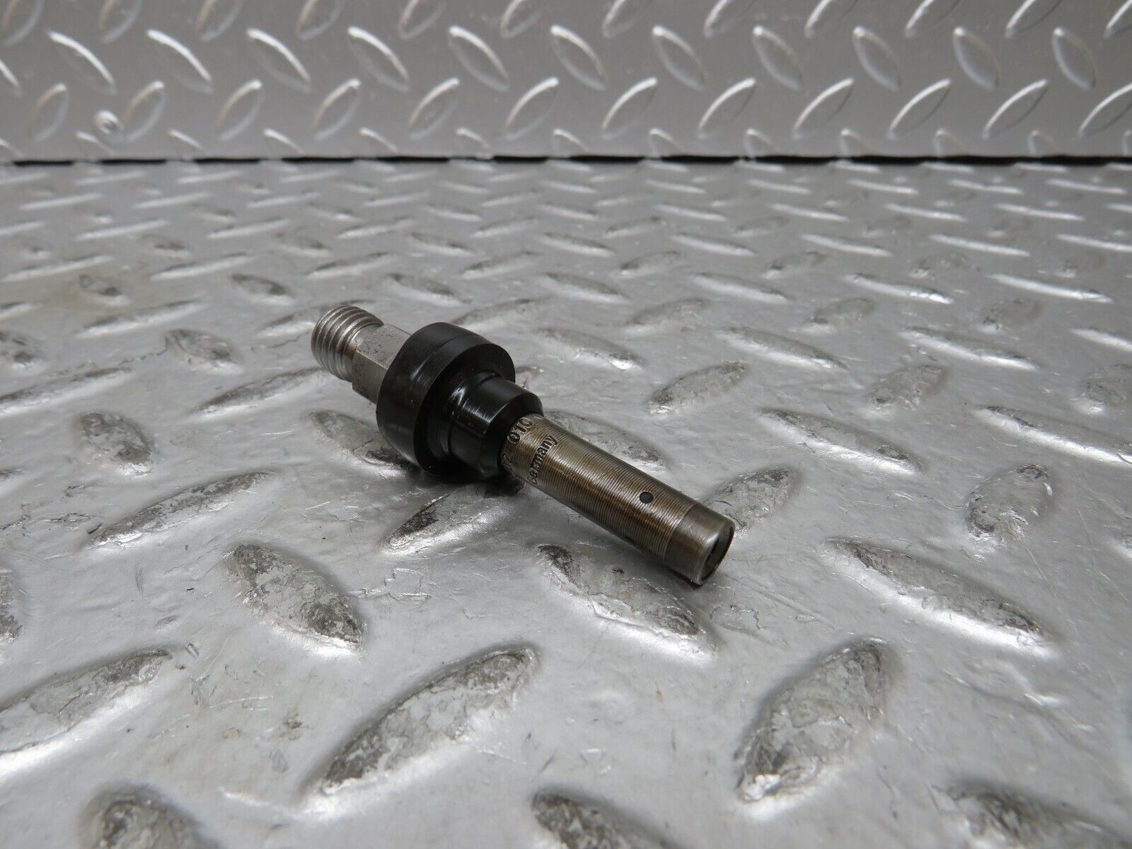 27426 Mercedes-Benz W123 280E Fuel Injector Bosch 0437502010