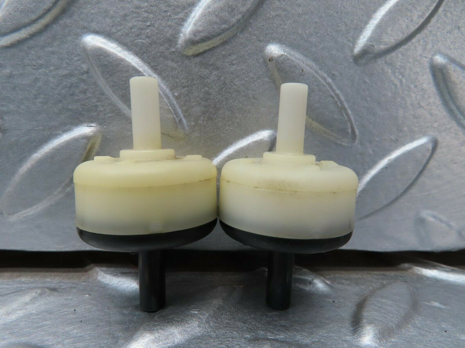 15513 Mercedes-Benz W123 230E Vacuum Valve