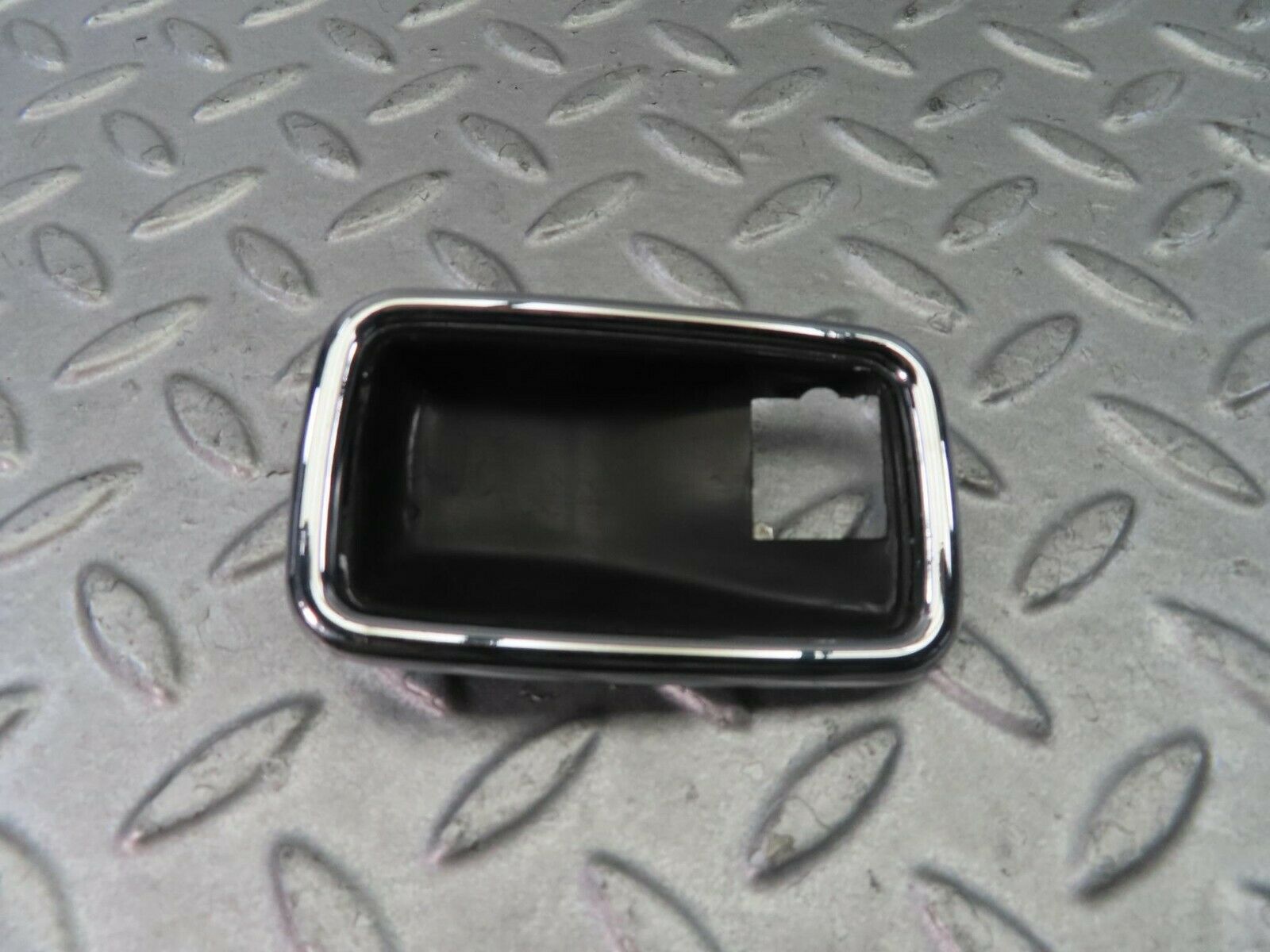 8662 Mercedes-Benz W108 Chrome Frame For Door Opener Left 1087660511