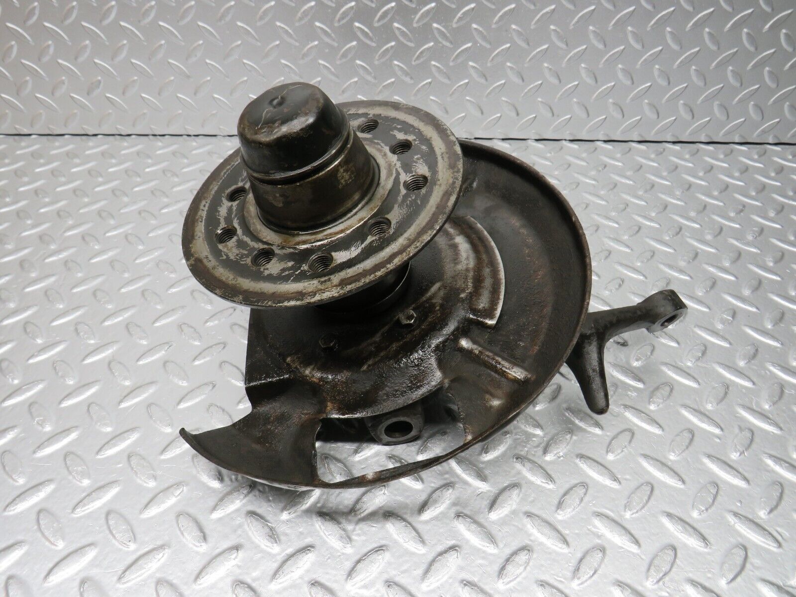 0849 Mercedes-Benz C107 350SLC Coupe Wheel Hub Front Left