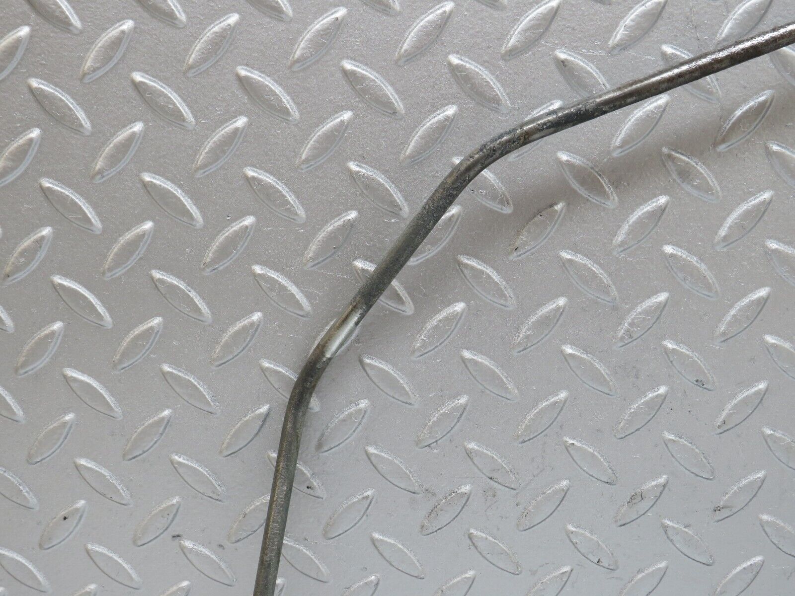 36309 Mercedes-Benz W126 420SE Oil Pipe Line