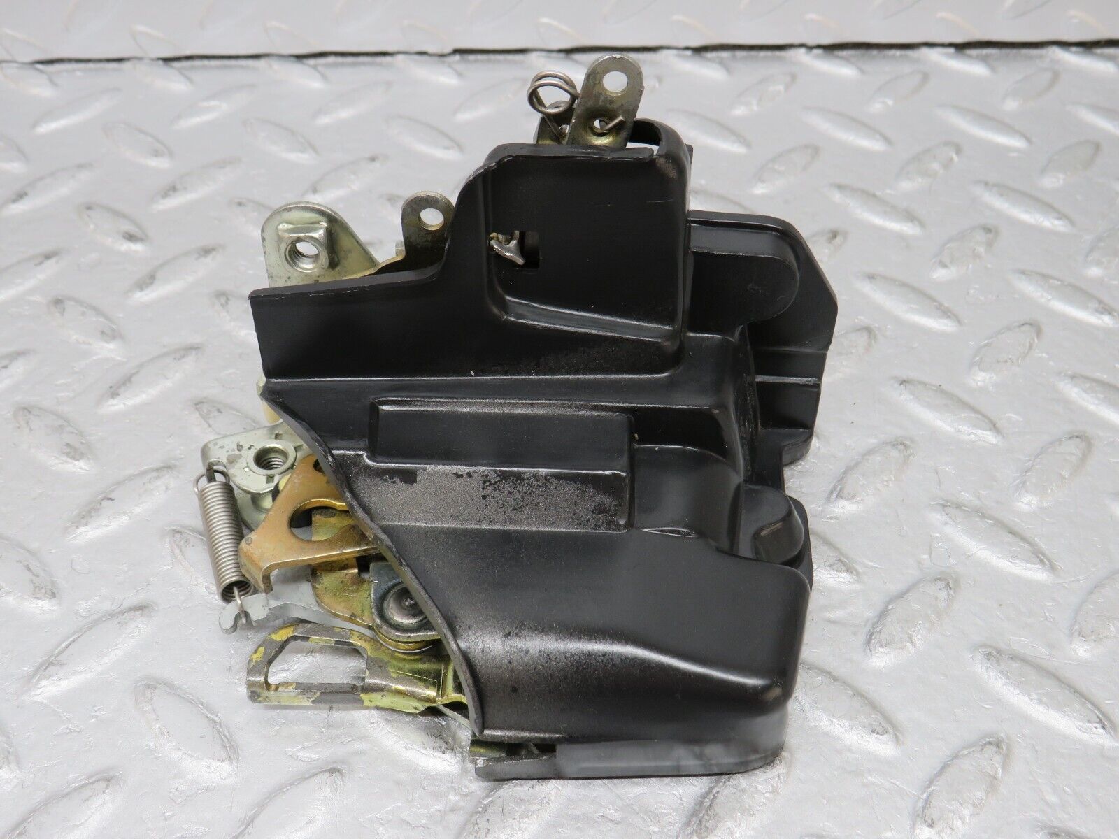 36042 Mercedes-Benz W126 420SE Front Left Door Lock Mechanism 1237230108
