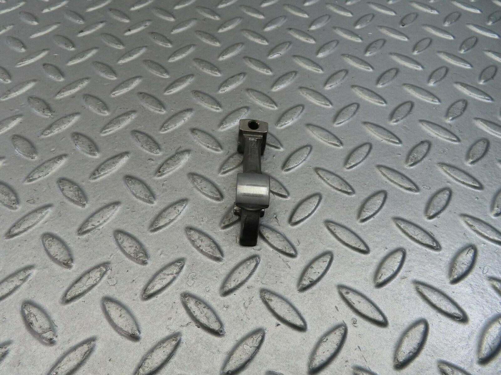 9138 Mercedes-Benz W108 Valve Rocker Arm With Retaining Spring