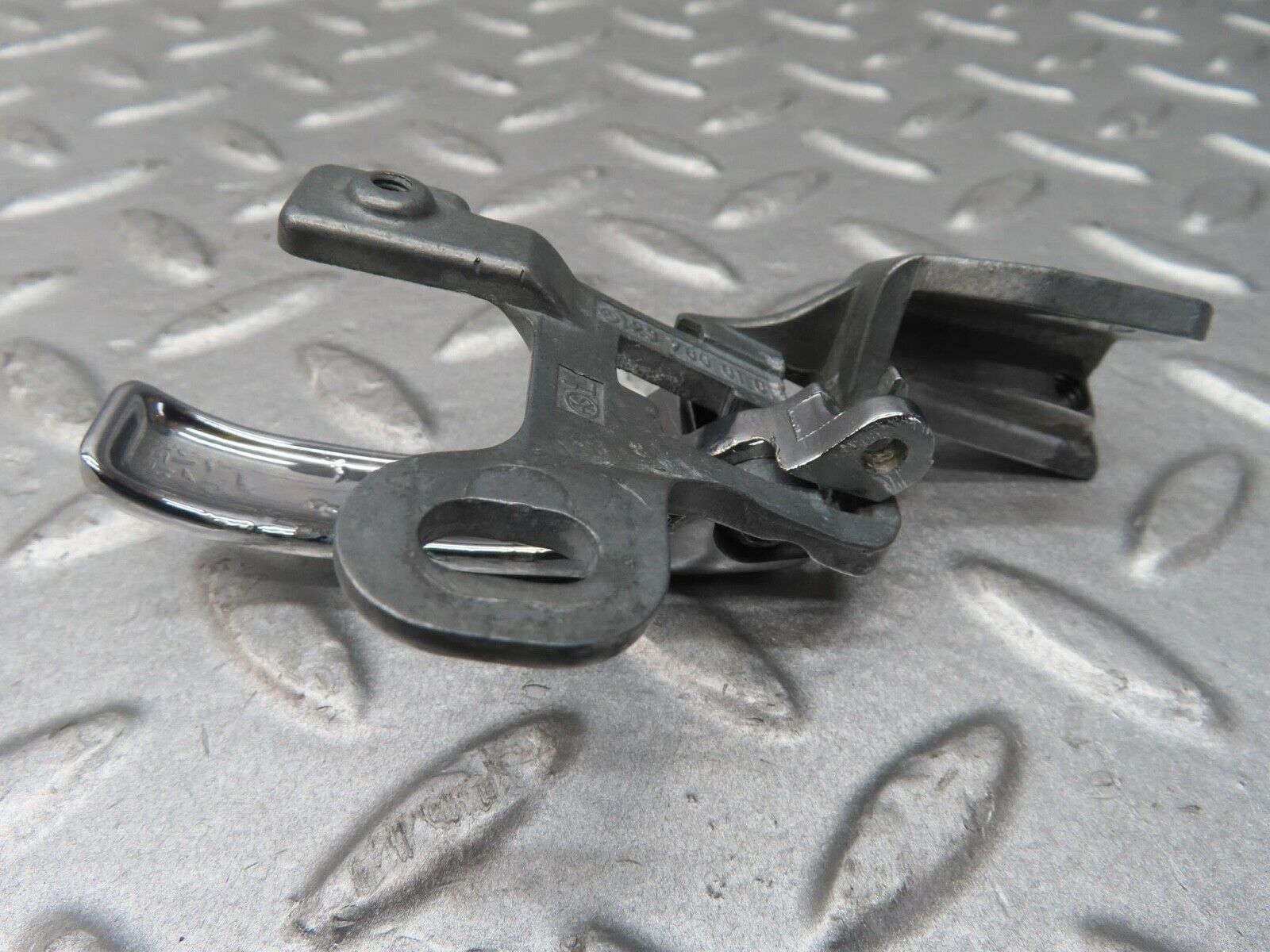 13493 Mercedes-Benz W123 200 Left Interior Door Handle 1237600161