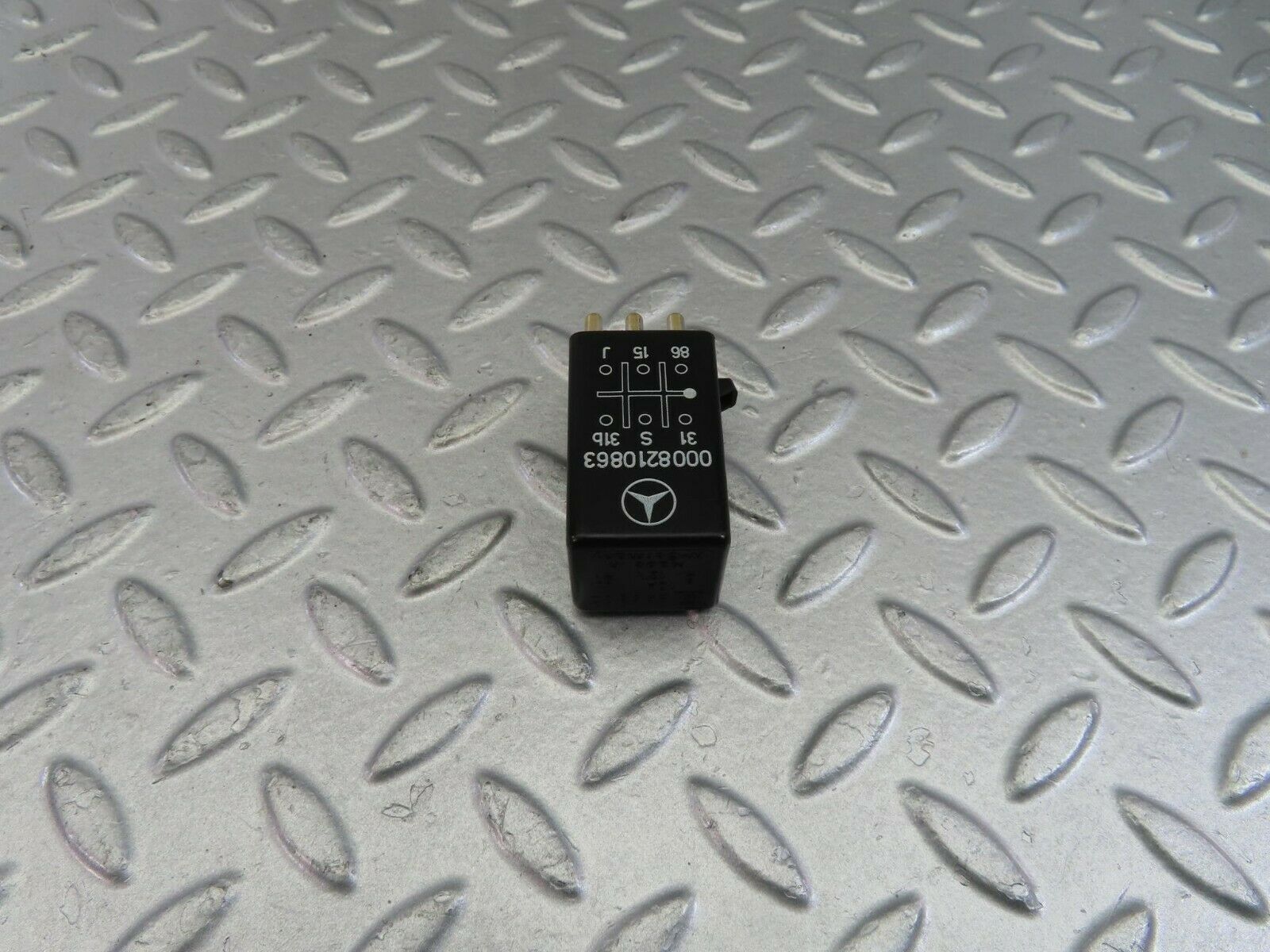 10093 Mercedes-Benz C123 230CE Coupe Intermittent Wiper Relay 0008210863