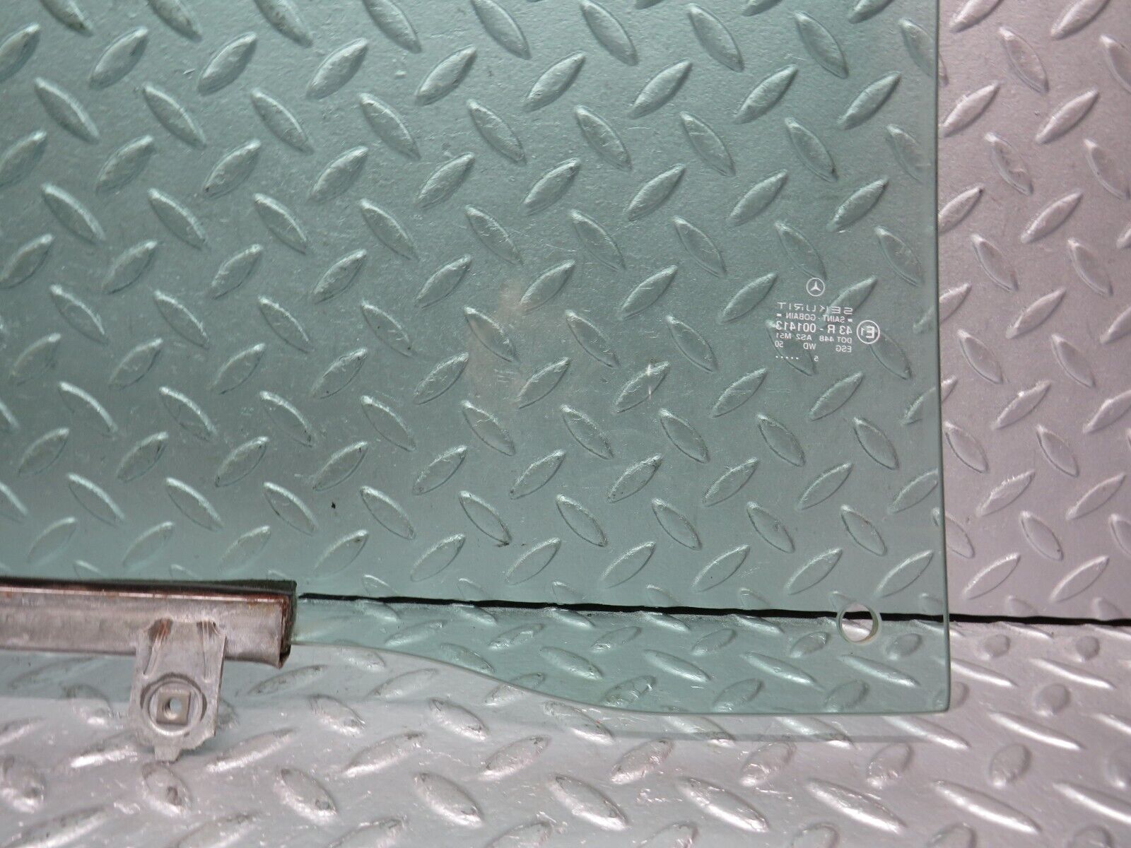 39665 Mercedes-Benz R129 320SL Coupe Left Door Window Glass