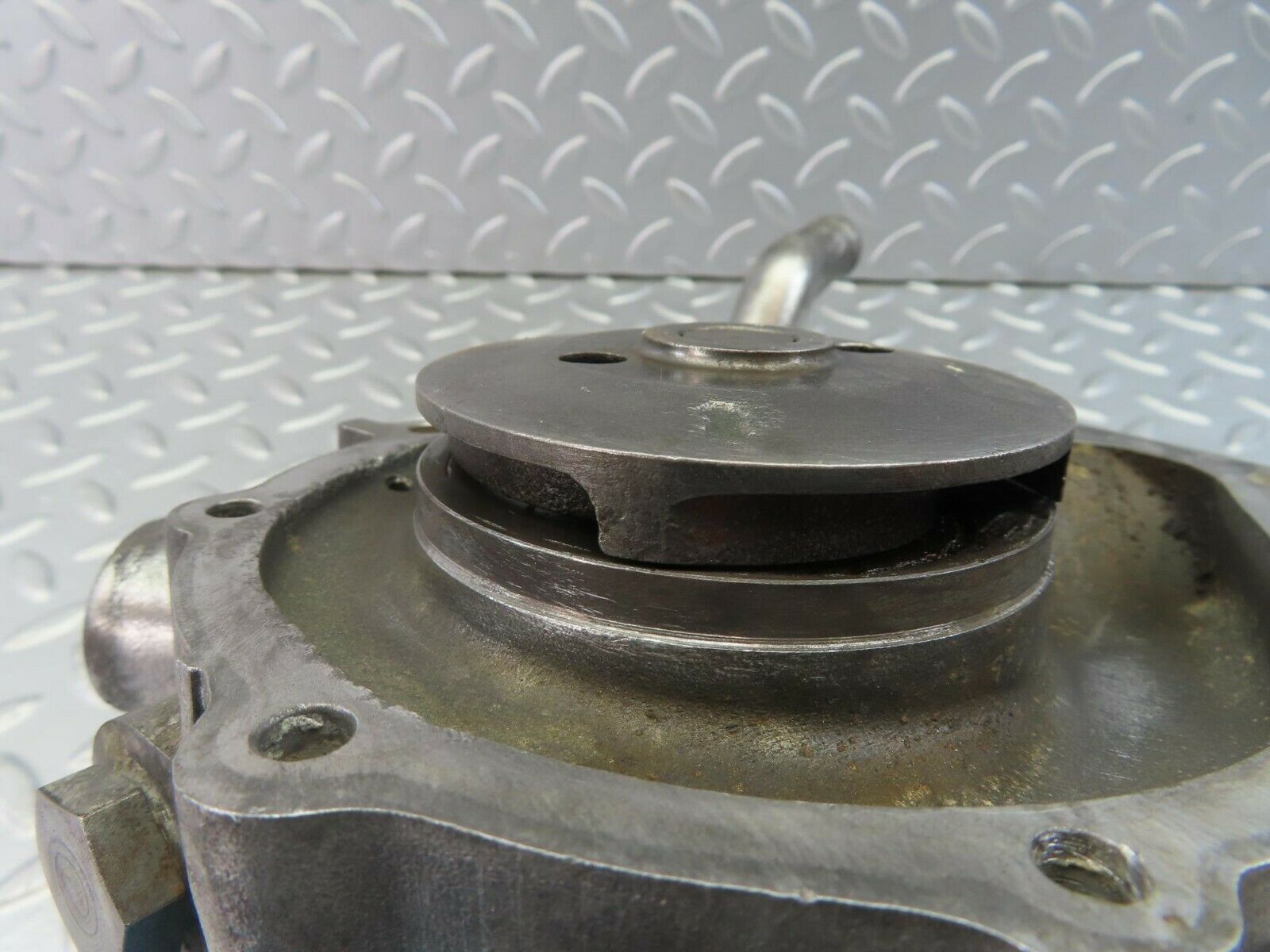 10556 Mercedes-Benz W201 190E Water Pump 1022012001