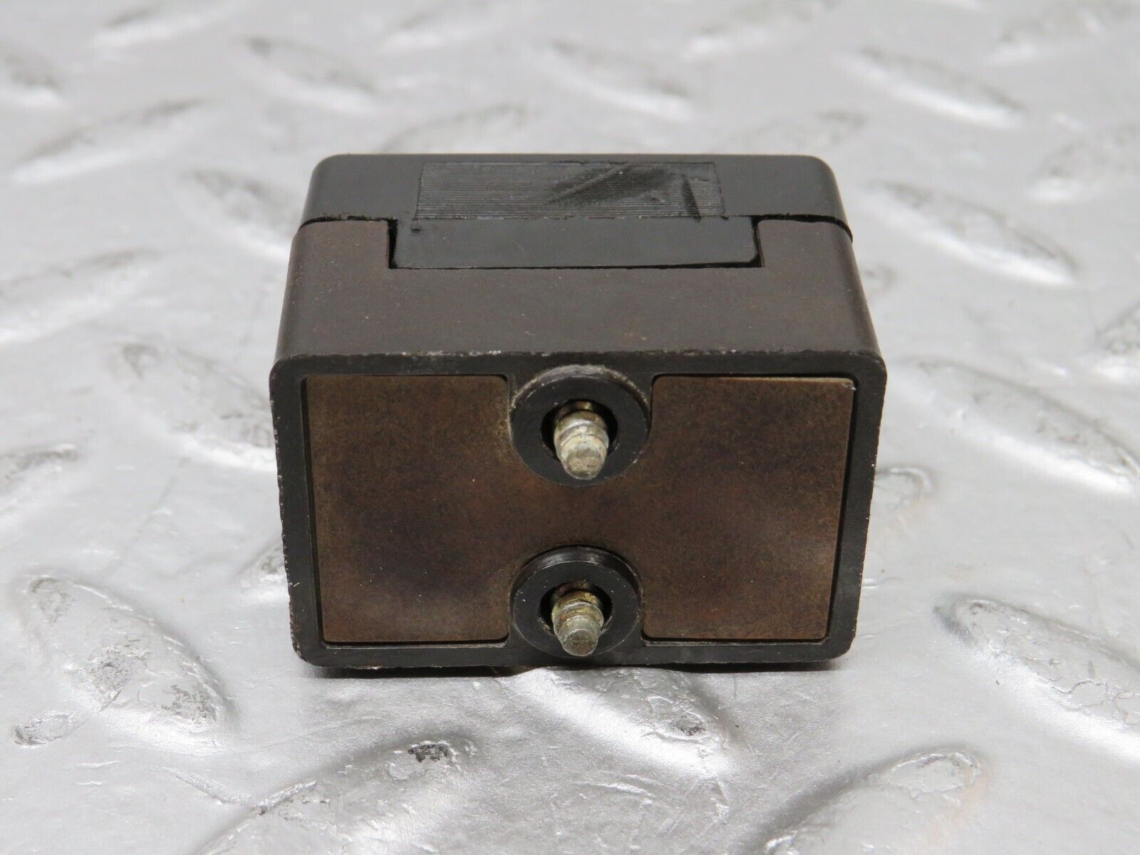 37323 Mercedes-Benz W109 300SEL Fuse Box Connector