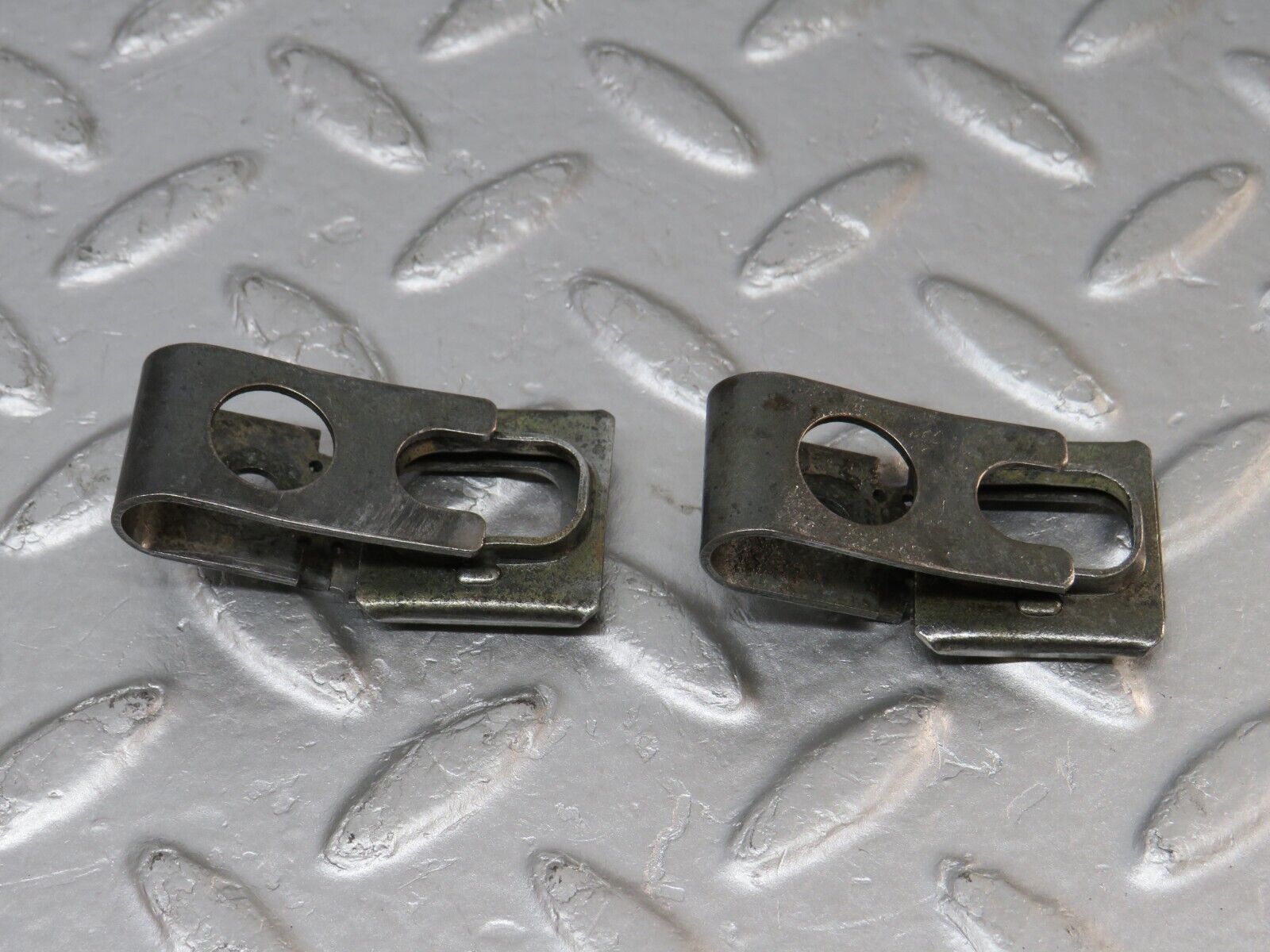 34480 Mercedes-Benz C126 380SEC Coupe Fuel Injector Bracket