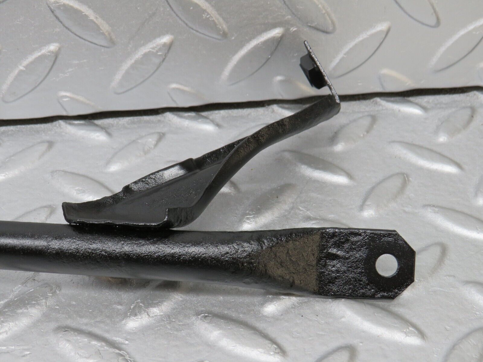 36776 Mercedes-Benz W201 190E 2.0L Horn Bracket Holder