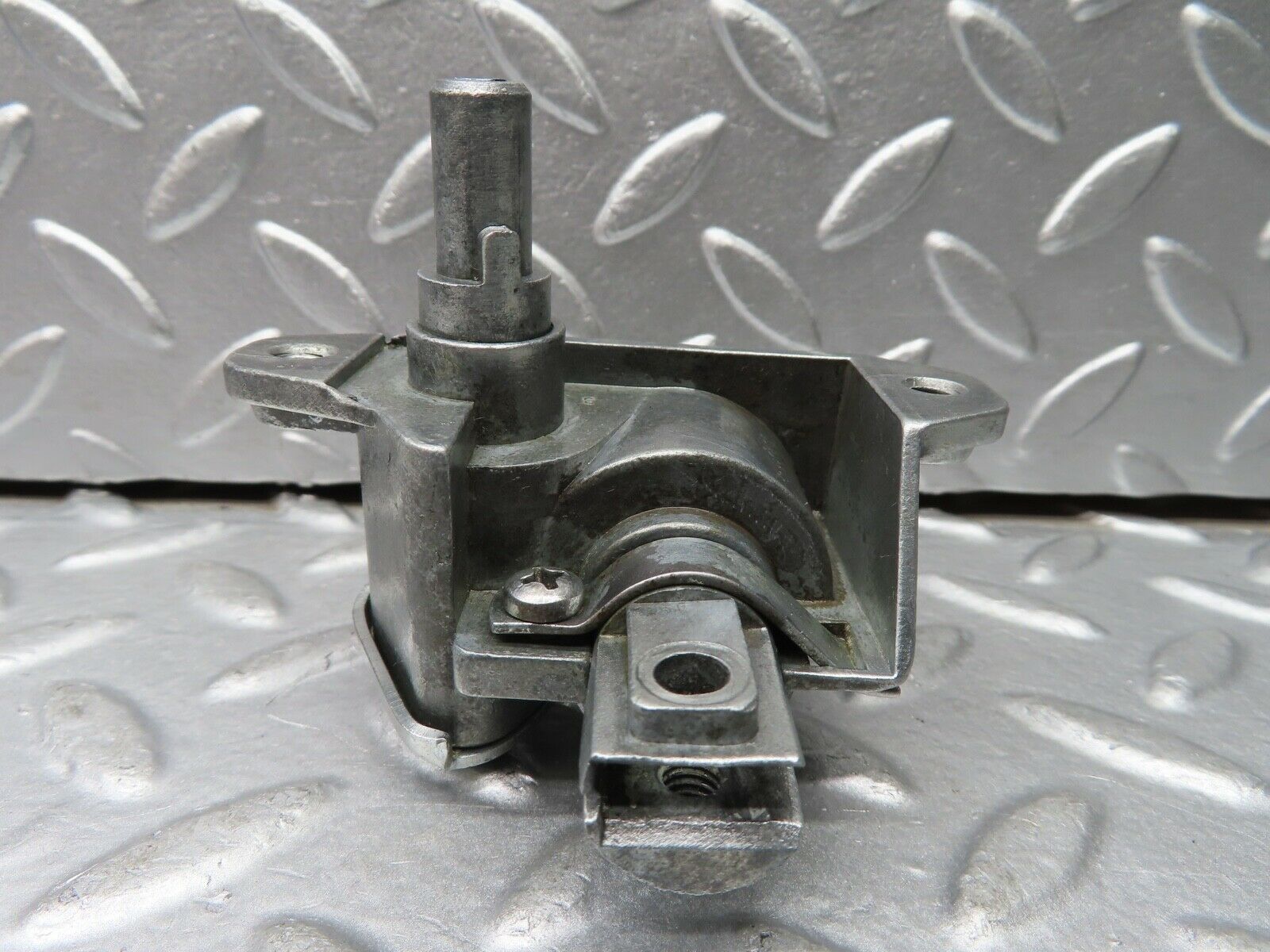 20810 Mercedes-Benz W114 250CE Coupe Vent Window Regulator Left Side