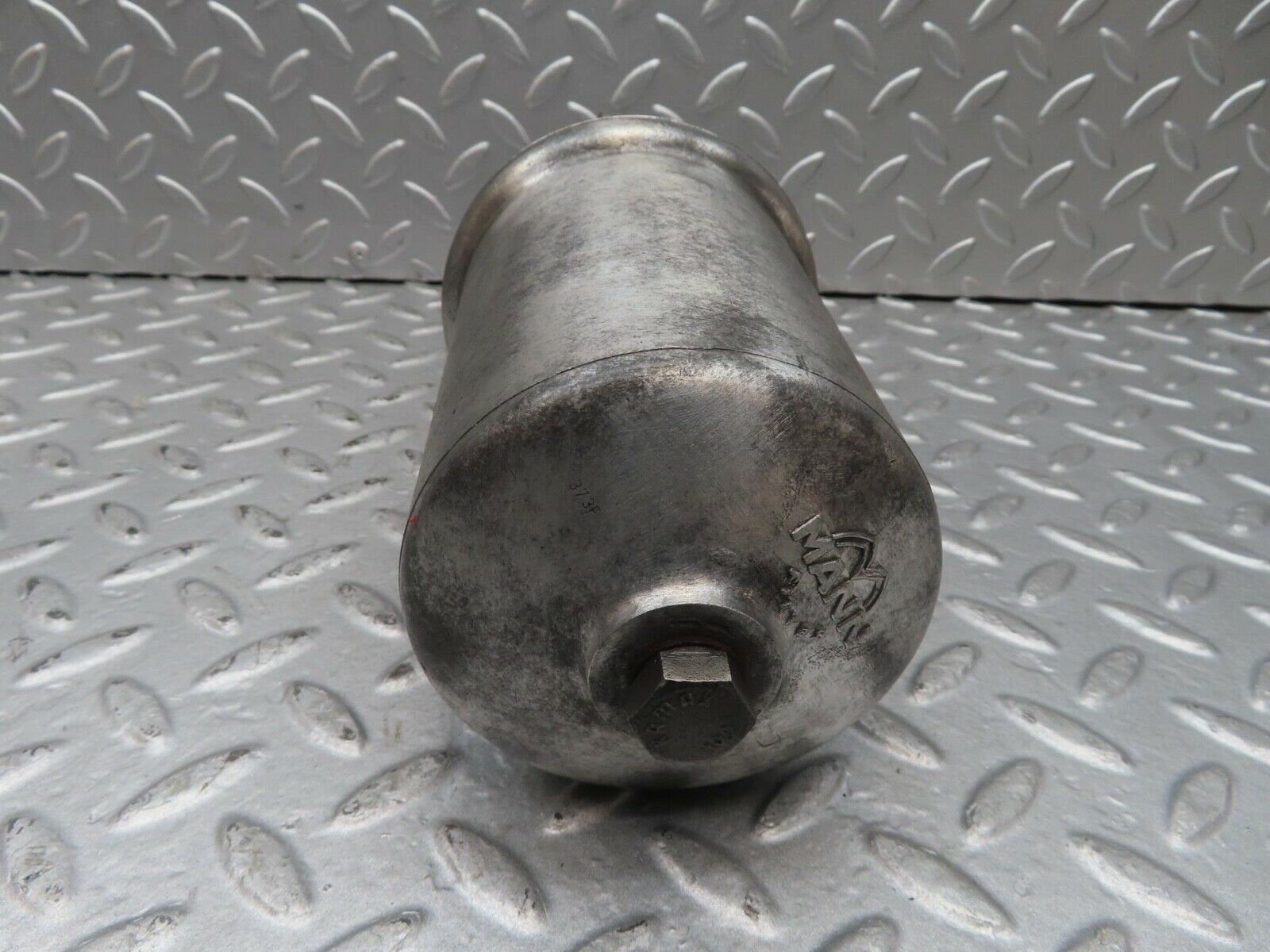 16536 Mercedes-Benz C107 350SLC Coupe Oil Filter Housing 1161840309