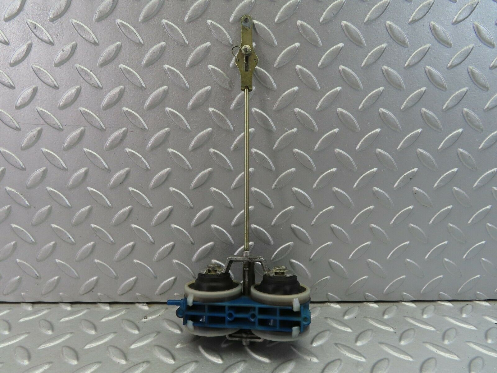 7353 Mercedes-Benz W116 450SE Door Lock Vacuum Actuator Front Right