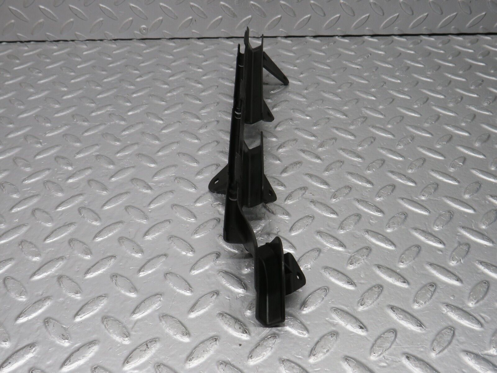 38865 Mercedes-Benz W201 190E 2.6L Starter Motor Wire Cable Bracket 2015460581