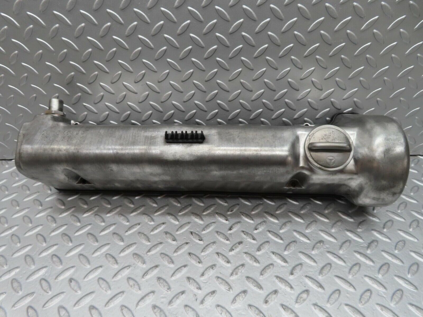 16529 Mercedes-Benz C107 350SLC Coupe Cylinder Head Valve Cover Right 1160161905