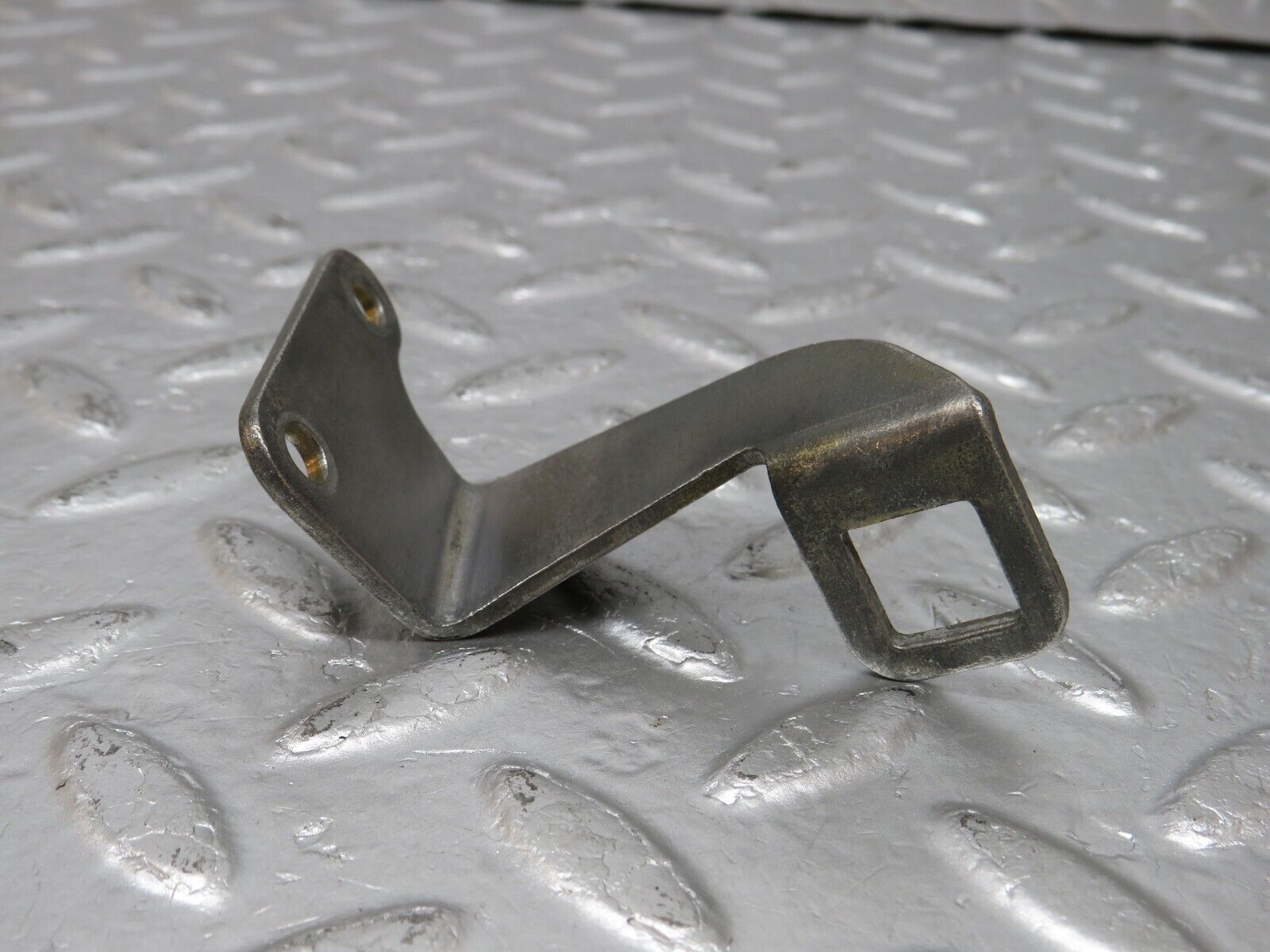 34189 Mercedes-Benz W124 260E Accelerator Cable Bracket Holder