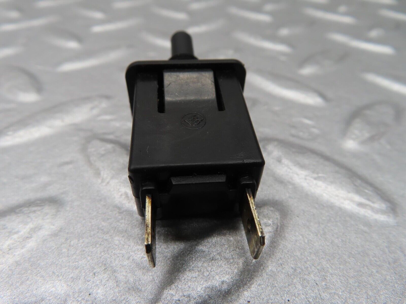 16066 Mercedes-Benz W123 280E Glove Box Light Switch 0008213152