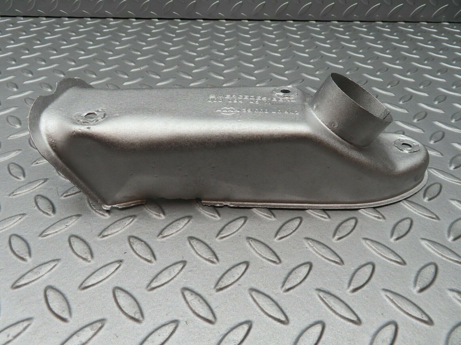 3932 Mercedes-Benz S123 200T Wagon Air Intake 0000944511