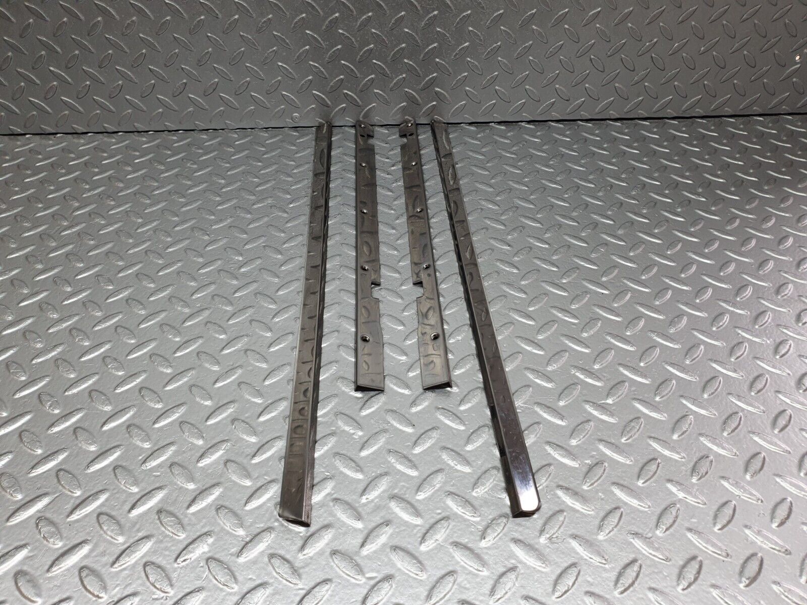 41578 Mercedes-Benz W124 200E Sunroof Chrome Trim Set