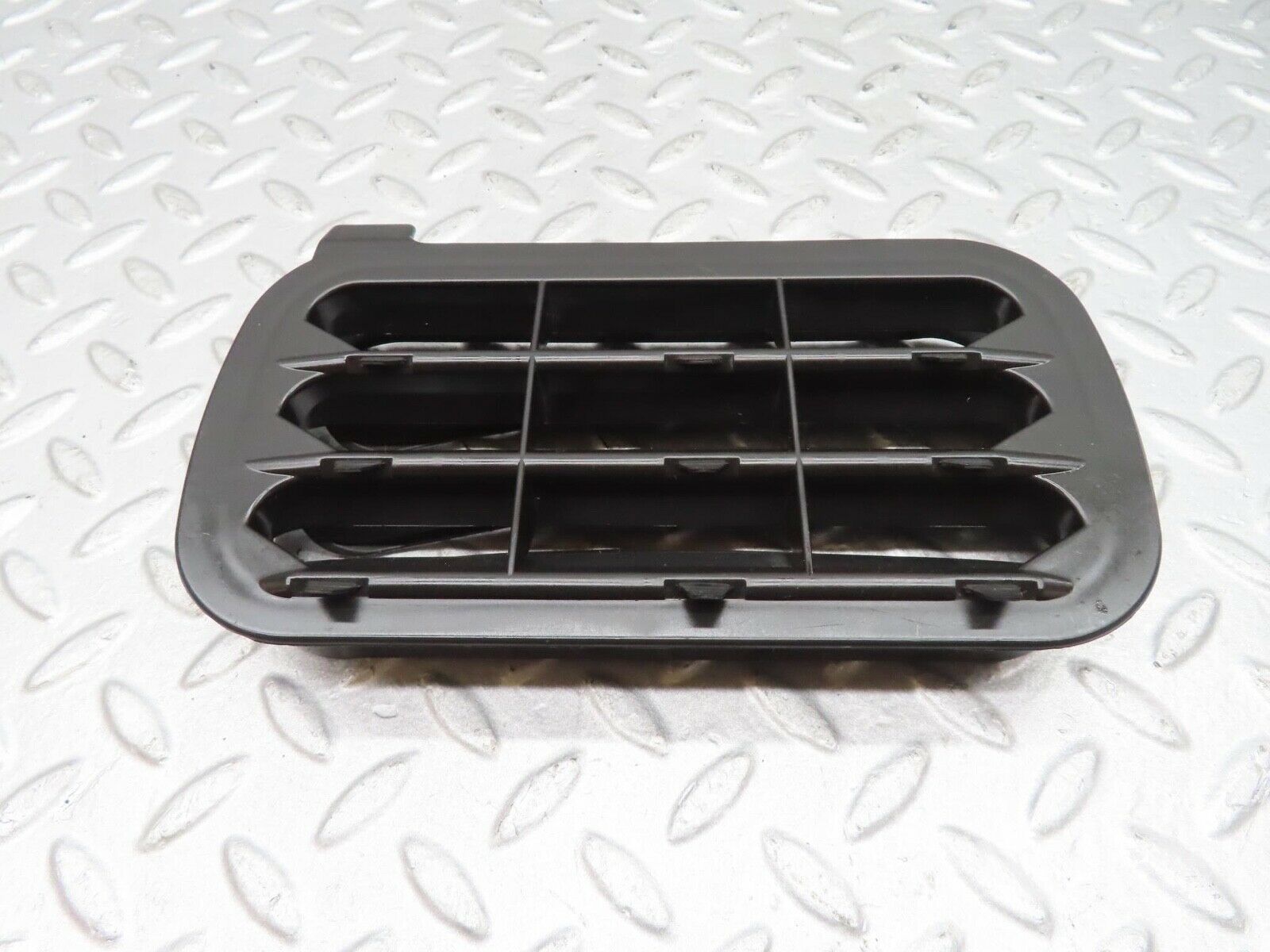 16202 Mercedes-Benz W124 260E Rear Air Intake Vent 1248370230